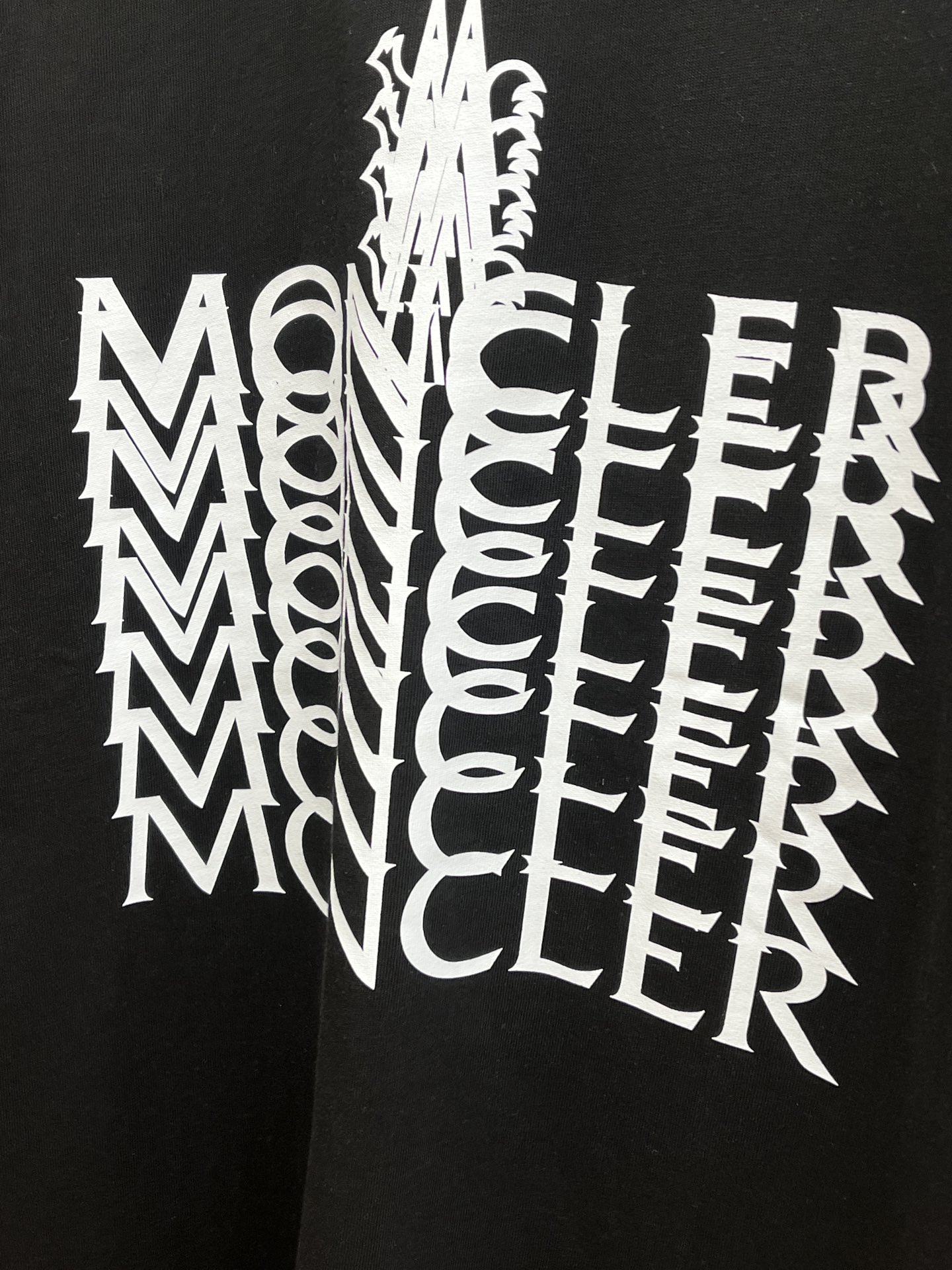 新品 Mon 🔥🔥春夏新款男女同款👫短袖圆领T恤，极具个性高级风，标志logo印花工艺设计！定制纯棉面料