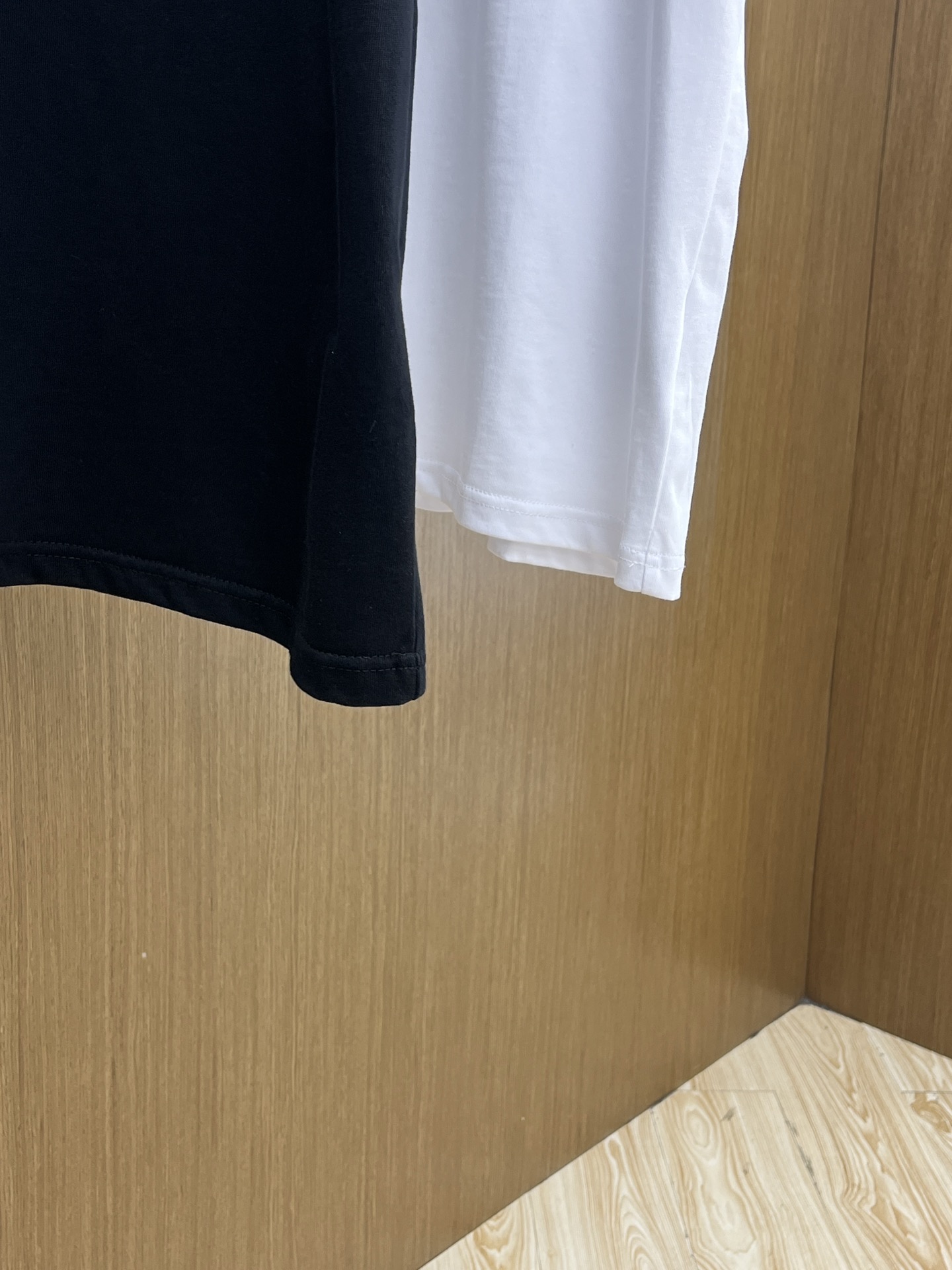 新品 Mon 🔥🔥春夏新款男女同款👫短袖圆领T恤，极具个性高级风，标志logo印花工艺设计！定制纯棉面料