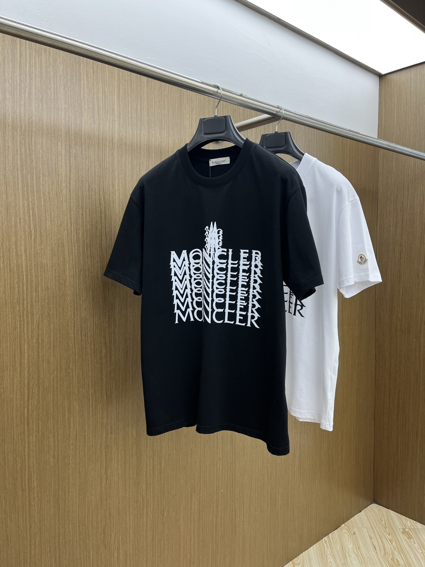 新品 Mon 🔥🔥春夏新款男女同款👫短袖圆领T恤，极具个性高级风，标志logo印花工艺设计！定制纯棉面料