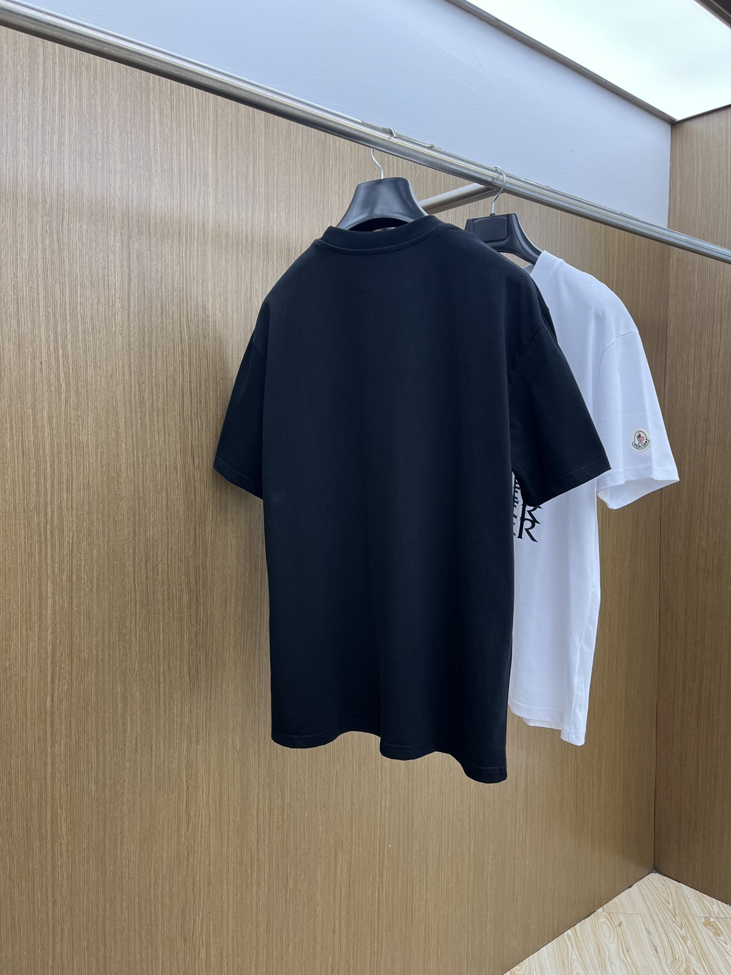 新品 Mon 🔥🔥春夏新款男女同款👫短袖圆领T恤，极具个性高级风，标志logo印花工艺设计！定制纯棉面料