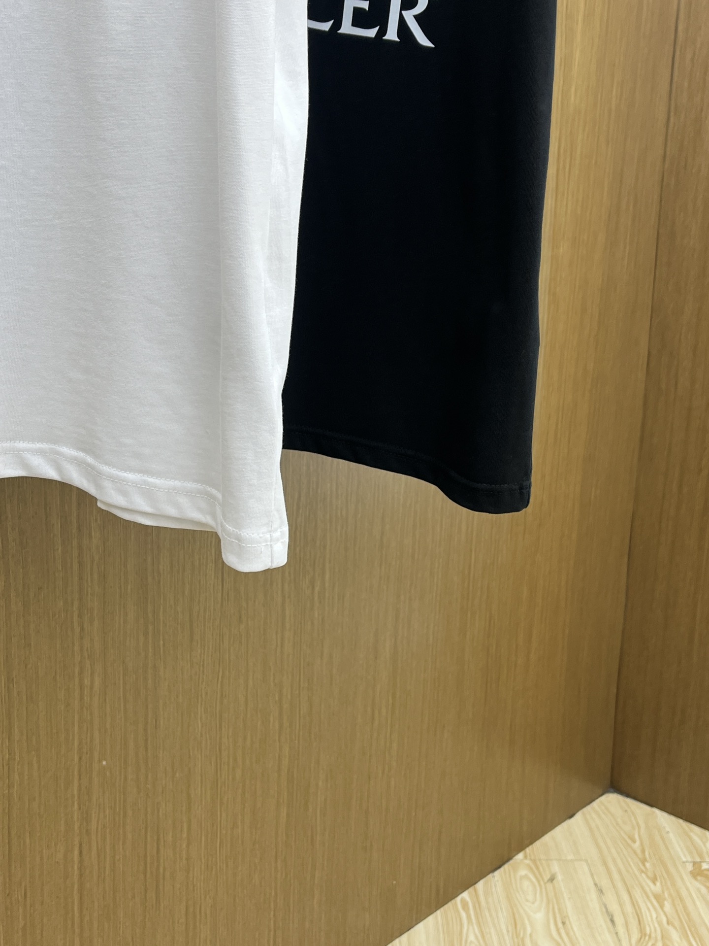 新品 Mon 🔥🔥春夏新款男女同款👫短袖圆领T恤，极具个性高级风，标志logo印花工艺设计！定制纯棉面料