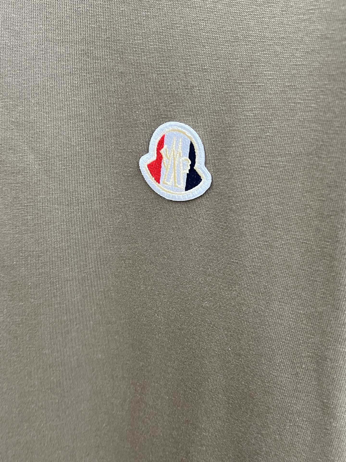 新品 Mon 🔥🔥春夏新款男女同款👫短袖圆领T恤，极具个性高级风，标志logo印花工艺设计！定制纯棉面料