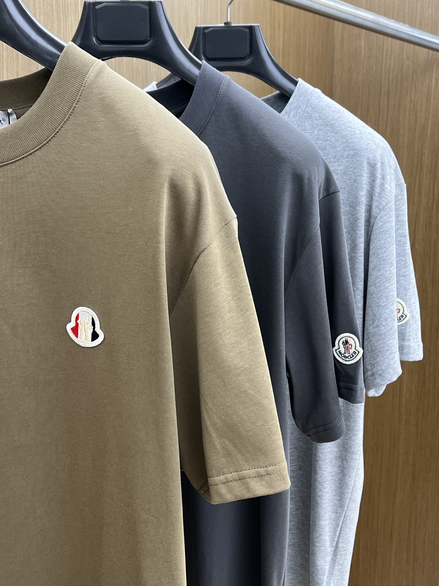 新品 Mon 🔥🔥春夏新款男女同款👫短袖圆领T恤，极具个性高级风，标志logo印花工艺设计！定制纯棉面料