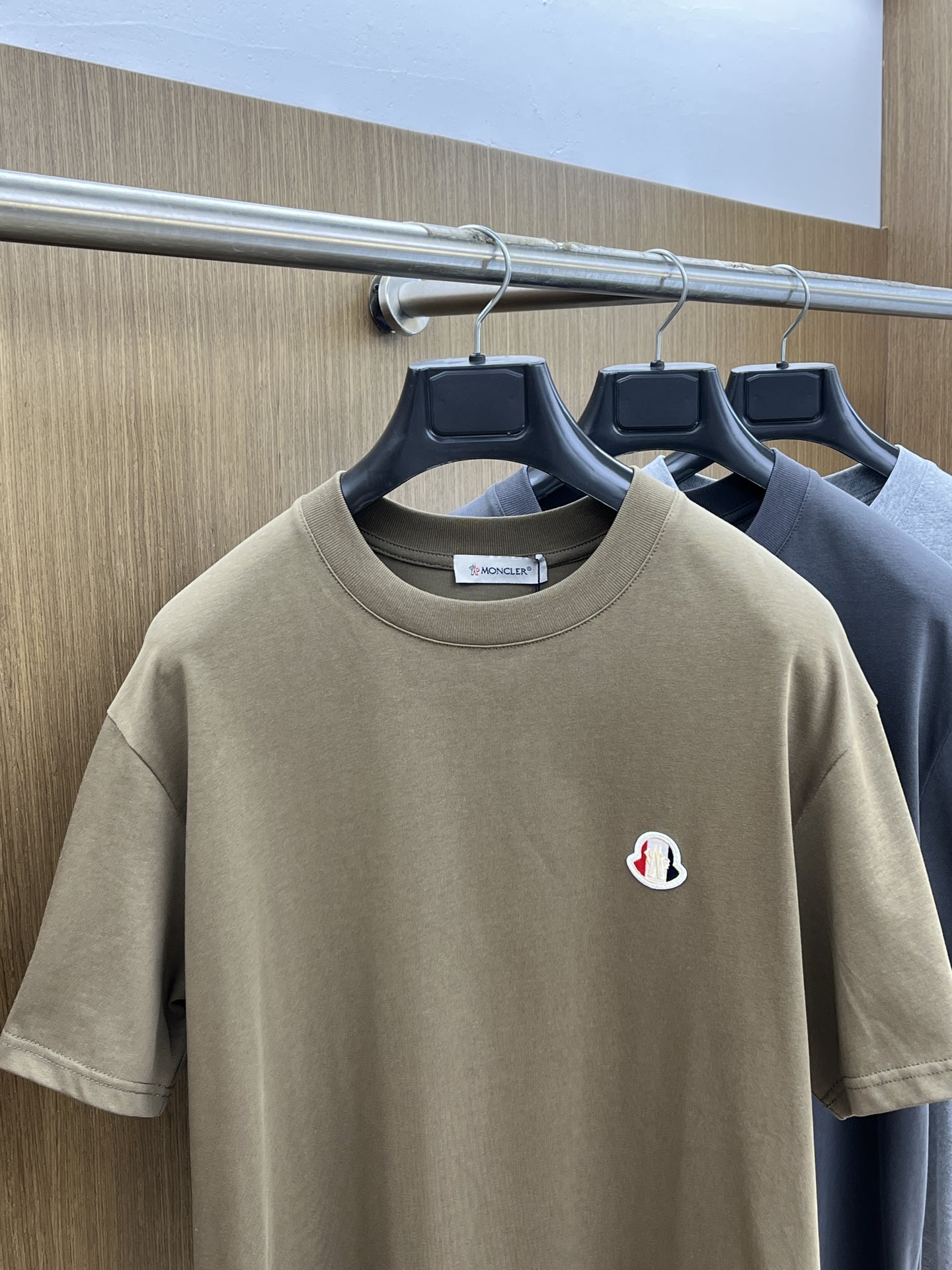 新品 Mon 🔥🔥春夏新款男女同款👫短袖圆领T恤，极具个性高级风，标志logo印花工艺设计！定制纯棉面料