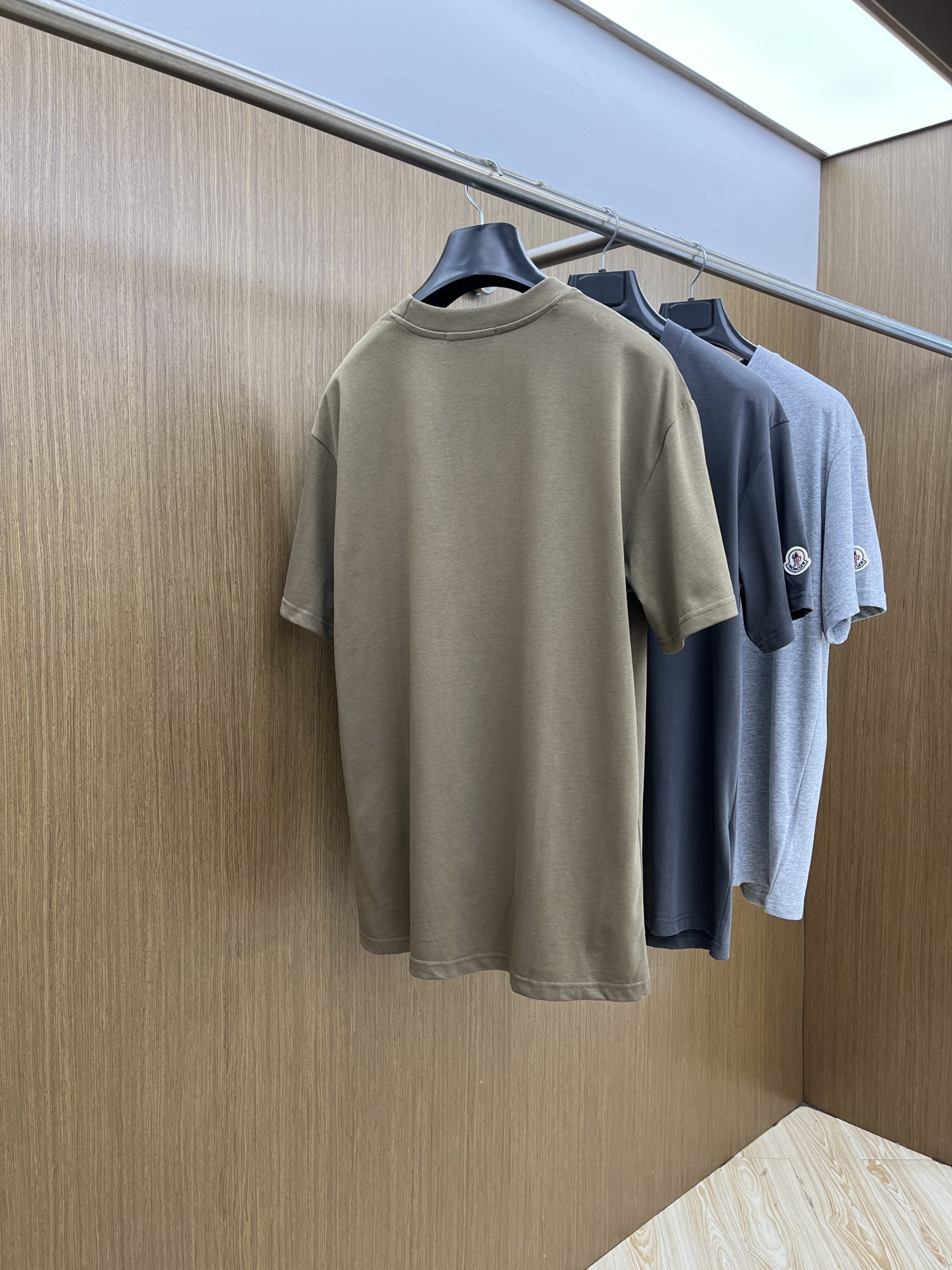 新品 Mon 🔥🔥春夏新款男女同款👫短袖圆领T恤，极具个性高级风，标志logo印花工艺设计！定制纯棉面料