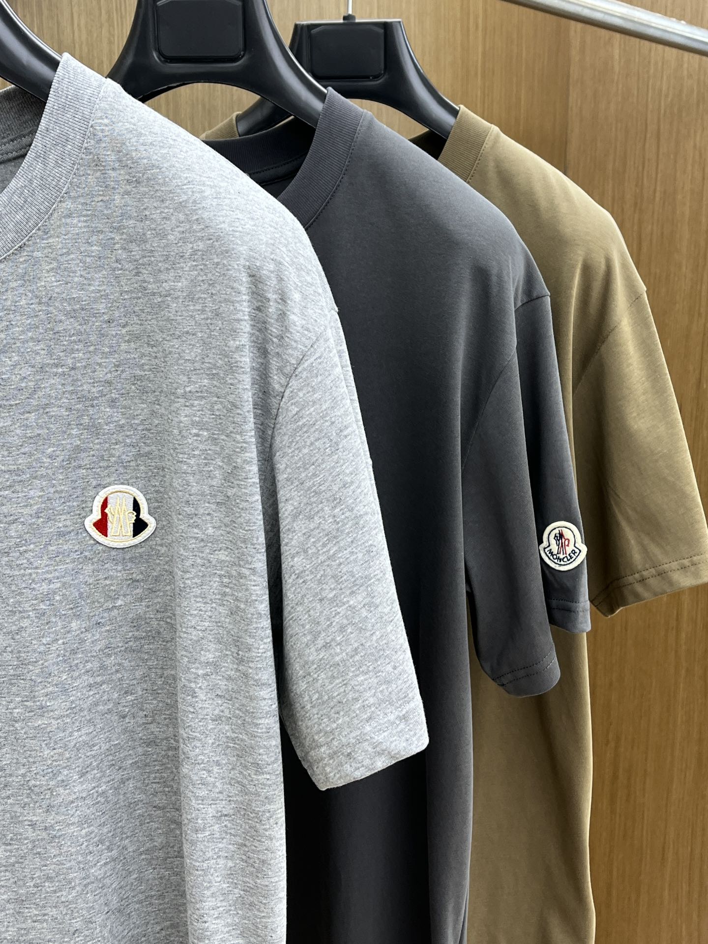 新品 Mon 🔥🔥春夏新款男女同款👫短袖圆领T恤，极具个性高级风，标志logo印花工艺设计！定制纯棉面料