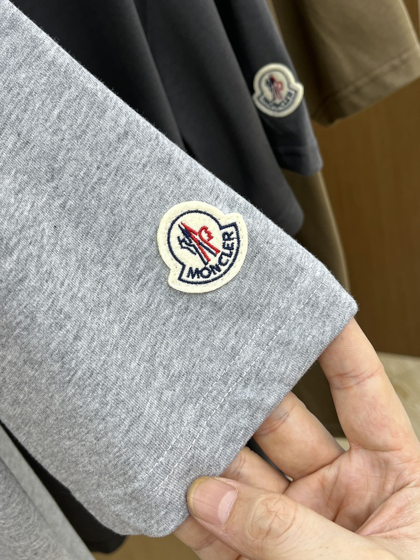 新品 Mon 🔥🔥春夏新款男女同款👫短袖圆领T恤，极具个性高级风，标志logo印花工艺设计！定制纯棉面料