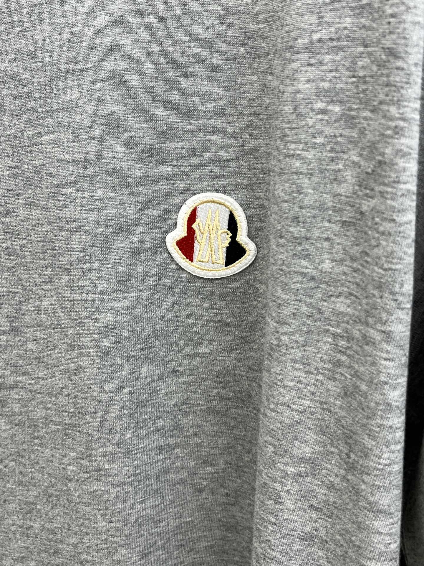 新品 Mon 🔥🔥春夏新款男女同款👫短袖圆领T恤，极具个性高级风，标志logo印花工艺设计！定制纯棉面料