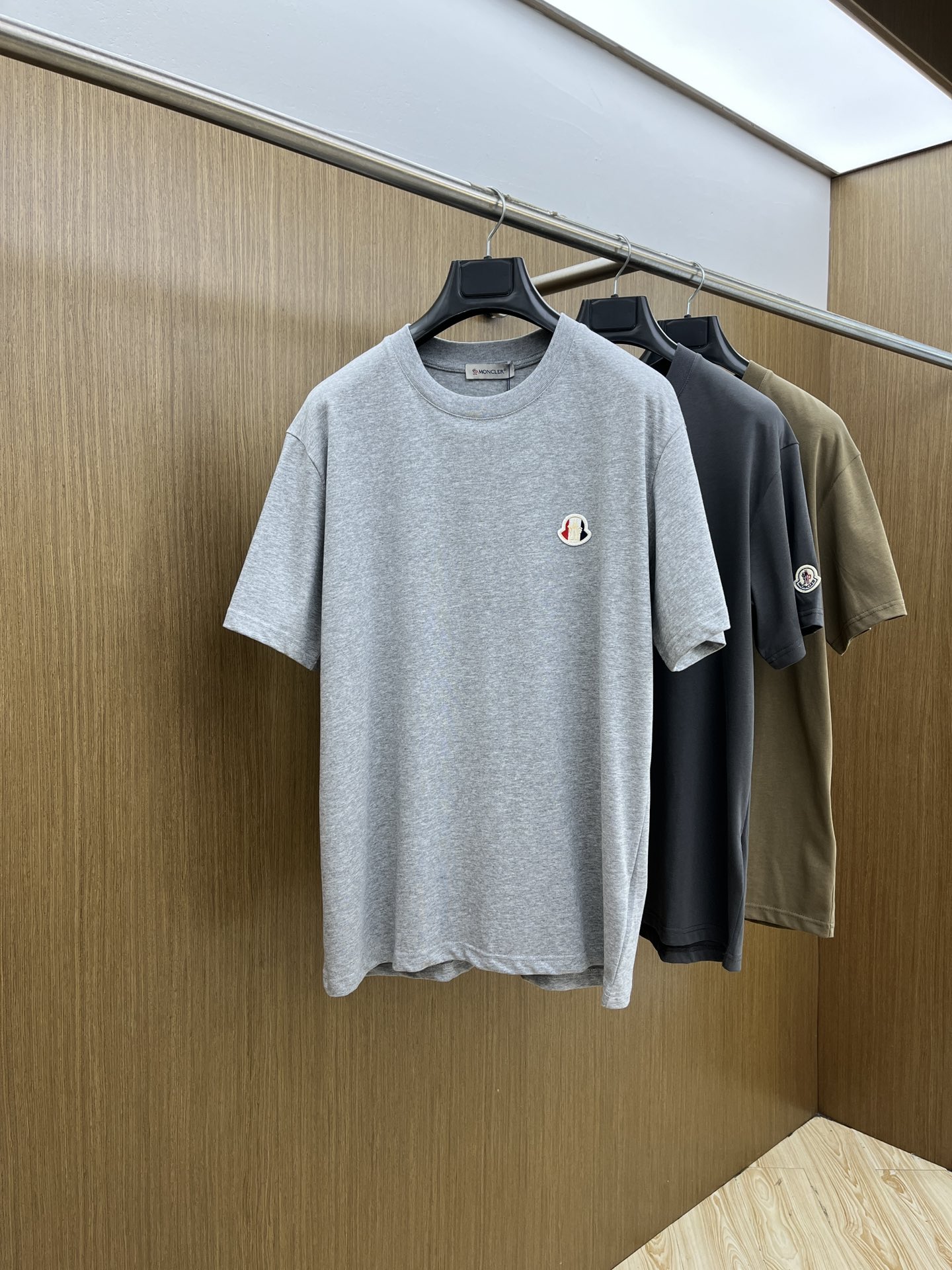 新品 Mon 🔥🔥春夏新款男女同款👫短袖圆领T恤，极具个性高级风，标志logo印花工艺设计！定制纯棉面料