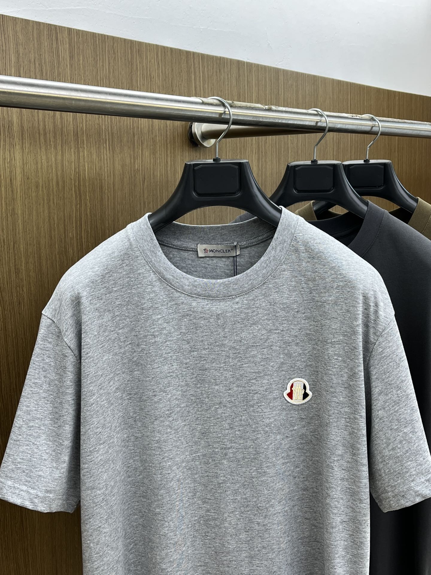 新品 Mon 🔥🔥春夏新款男女同款👫短袖圆领T恤，极具个性高级风，标志logo印花工艺设计！定制纯棉面料