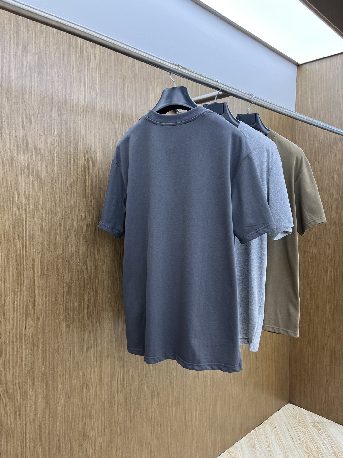 新品 Mon 🔥🔥春夏新款男女同款👫短袖圆领T恤，极具个性高级风，标志logo印花工艺设计！定制纯棉面料