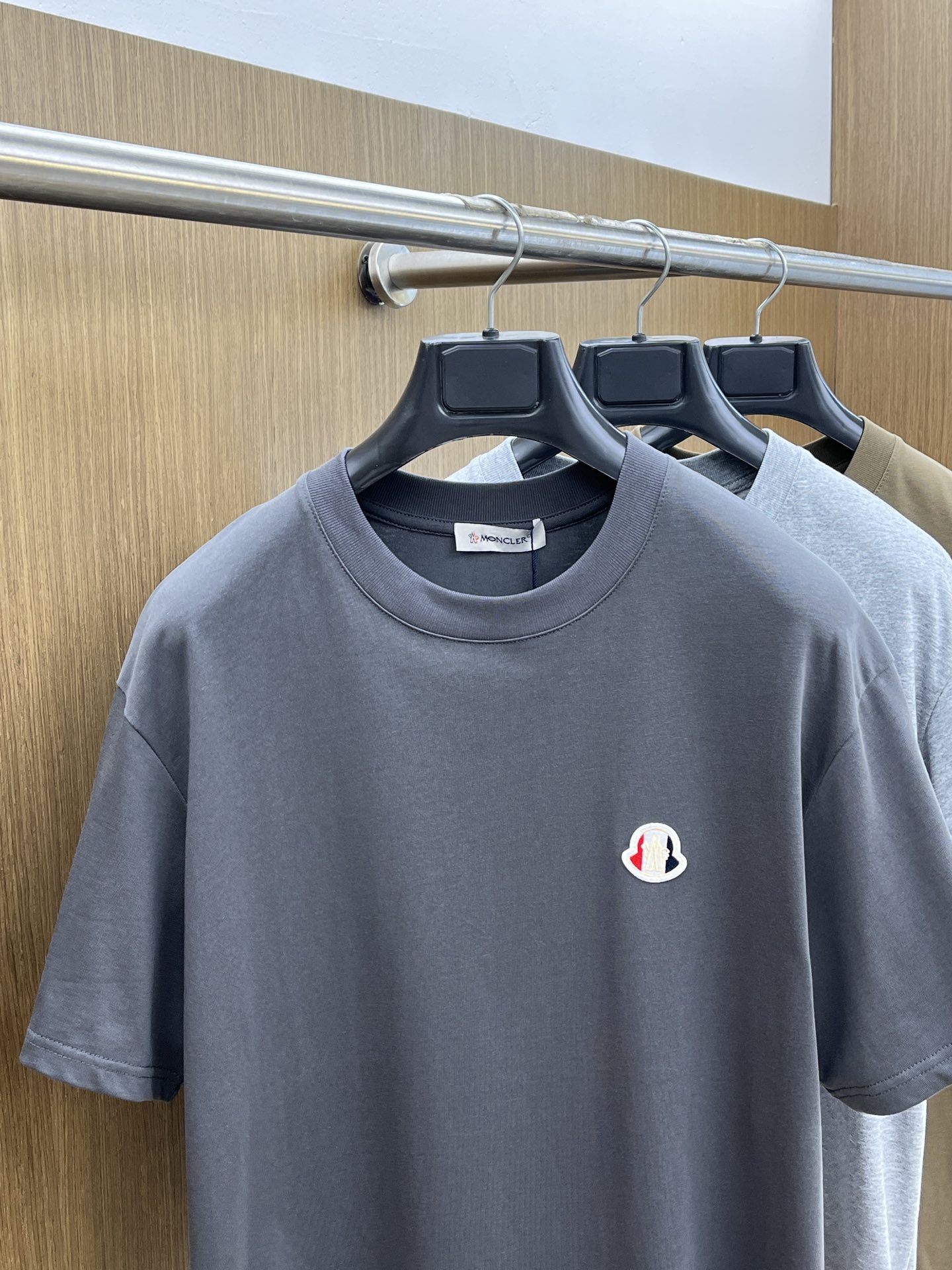 新品 Mon 🔥🔥春夏新款男女同款👫短袖圆领T恤，极具个性高级风，标志logo印花工艺设计！定制纯棉面料