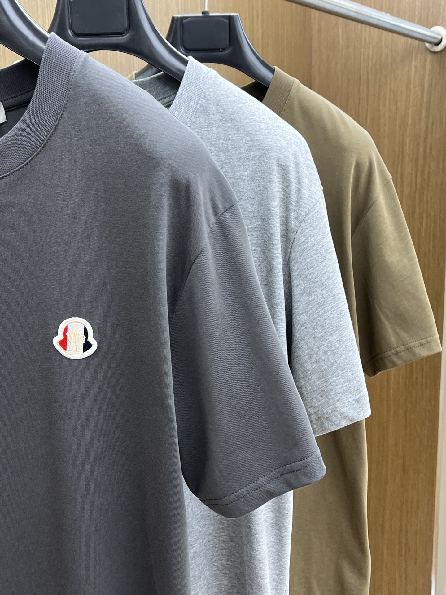 新品 Mon 🔥🔥春夏新款男女同款👫短袖圆领T恤，极具个性高级风，标志logo印花工艺设计！定制纯棉面料