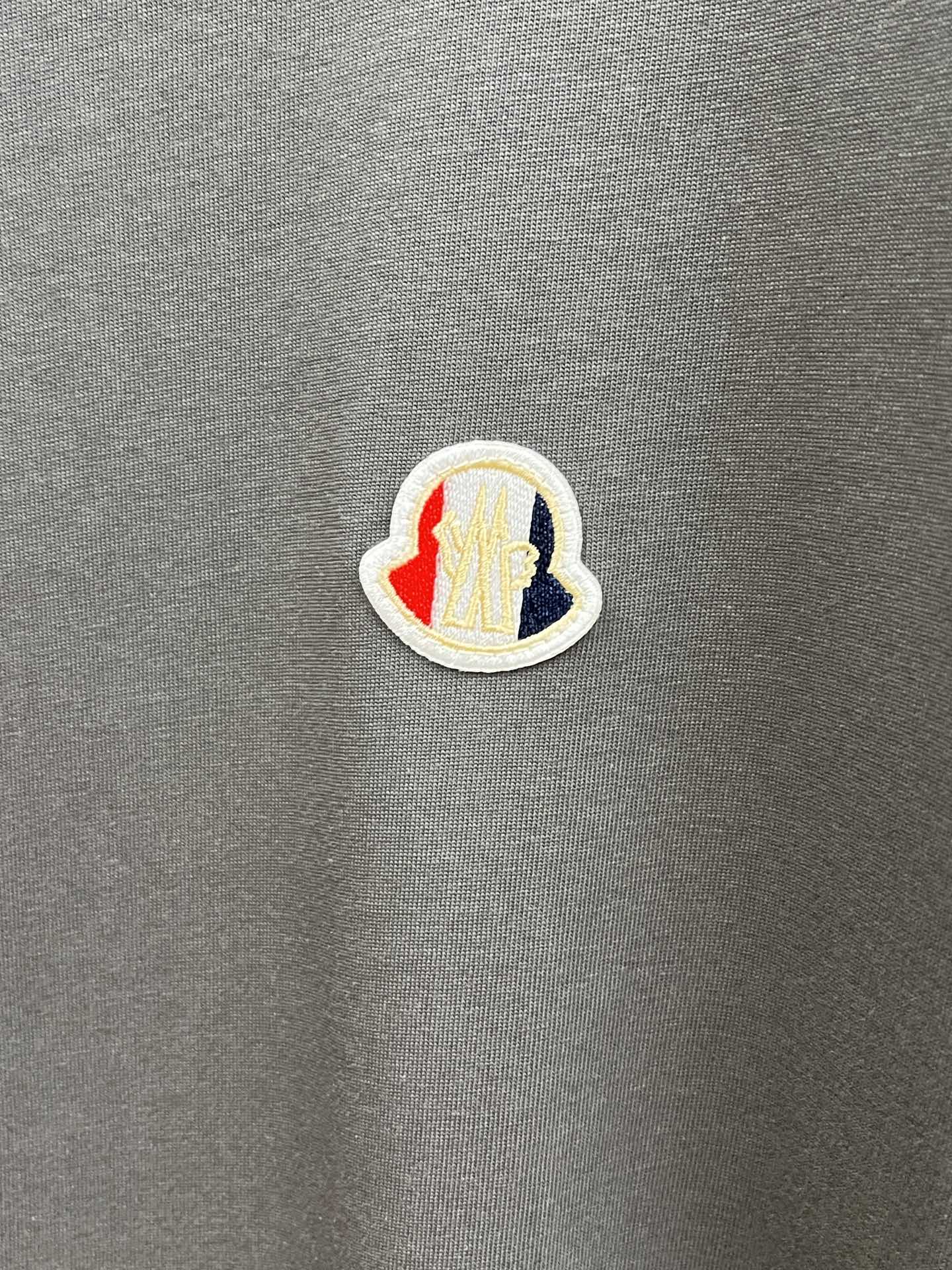 新品 Mon 🔥🔥春夏新款男女同款👫短袖圆领T恤，极具个性高级风，标志logo印花工艺设计！定制纯棉面料