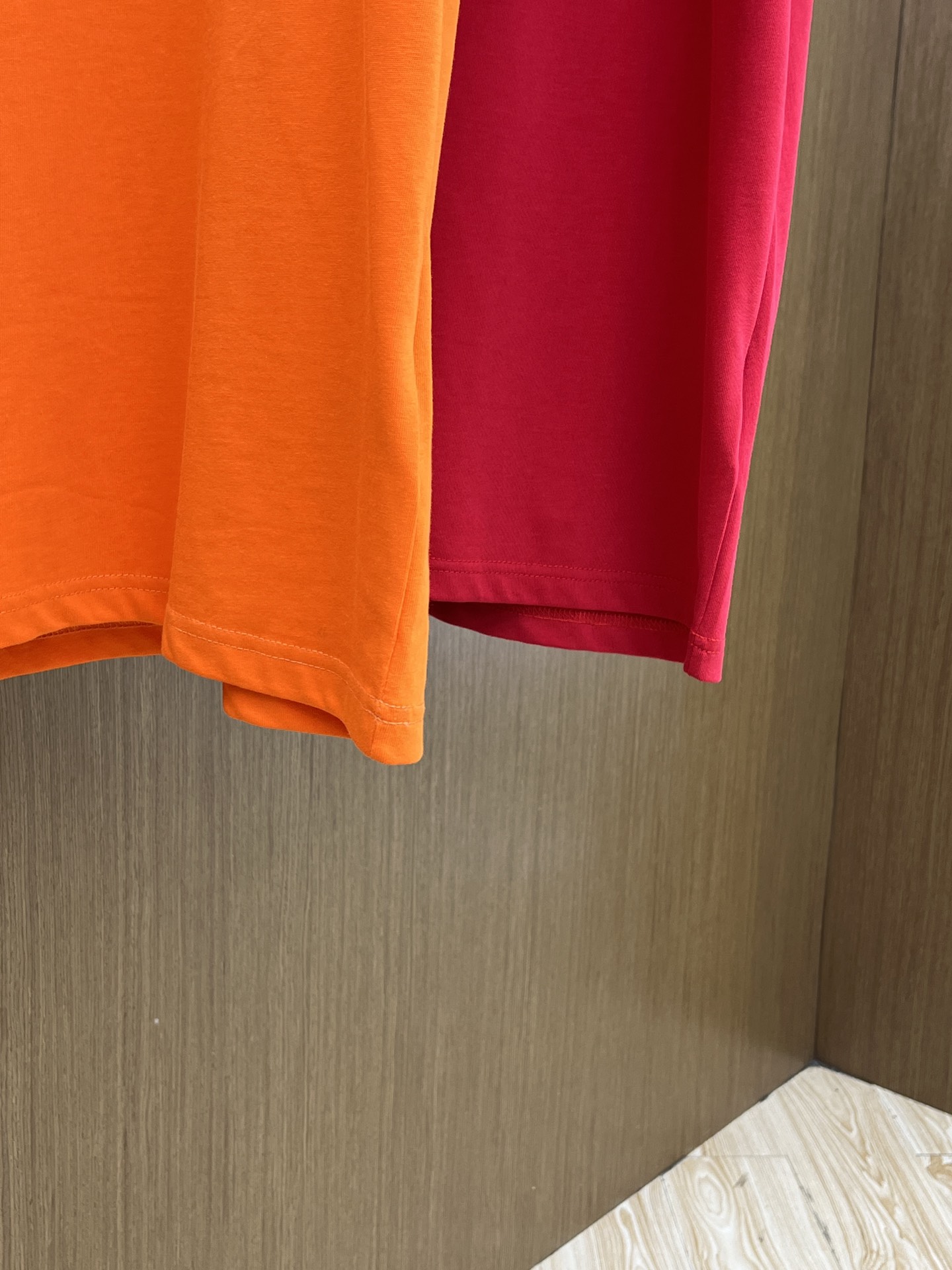 新品 Mon 🔥🔥春夏新款男女同款👫短袖圆领T恤，极具个性高级风，标志logo印花工艺设计！定制纯棉面料