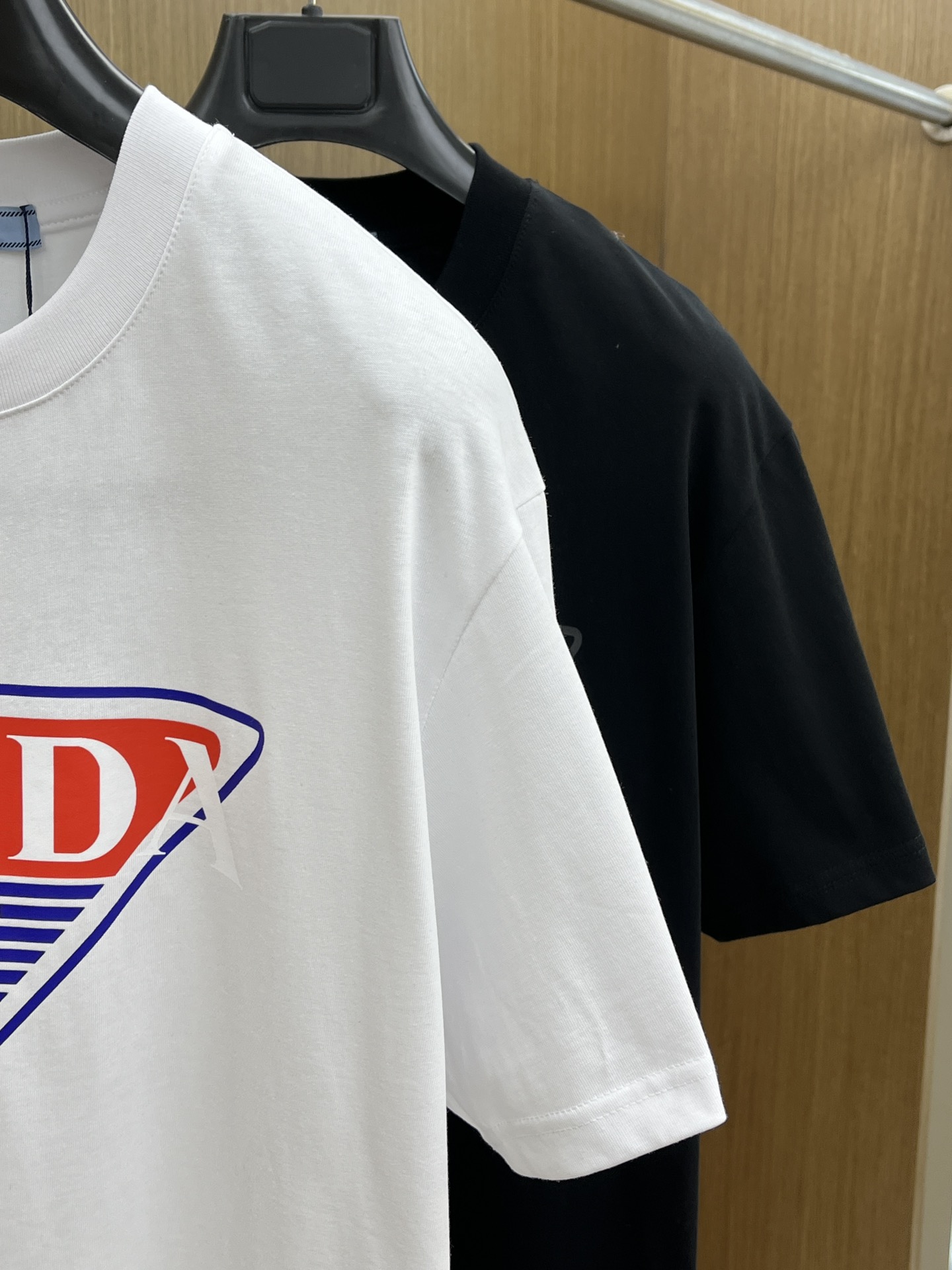 新品 PD 🔥🔥春夏新款男女同款👫短袖圆领T恤，极具个性高级风，标志logo印花工艺设计！定制纯棉面料！