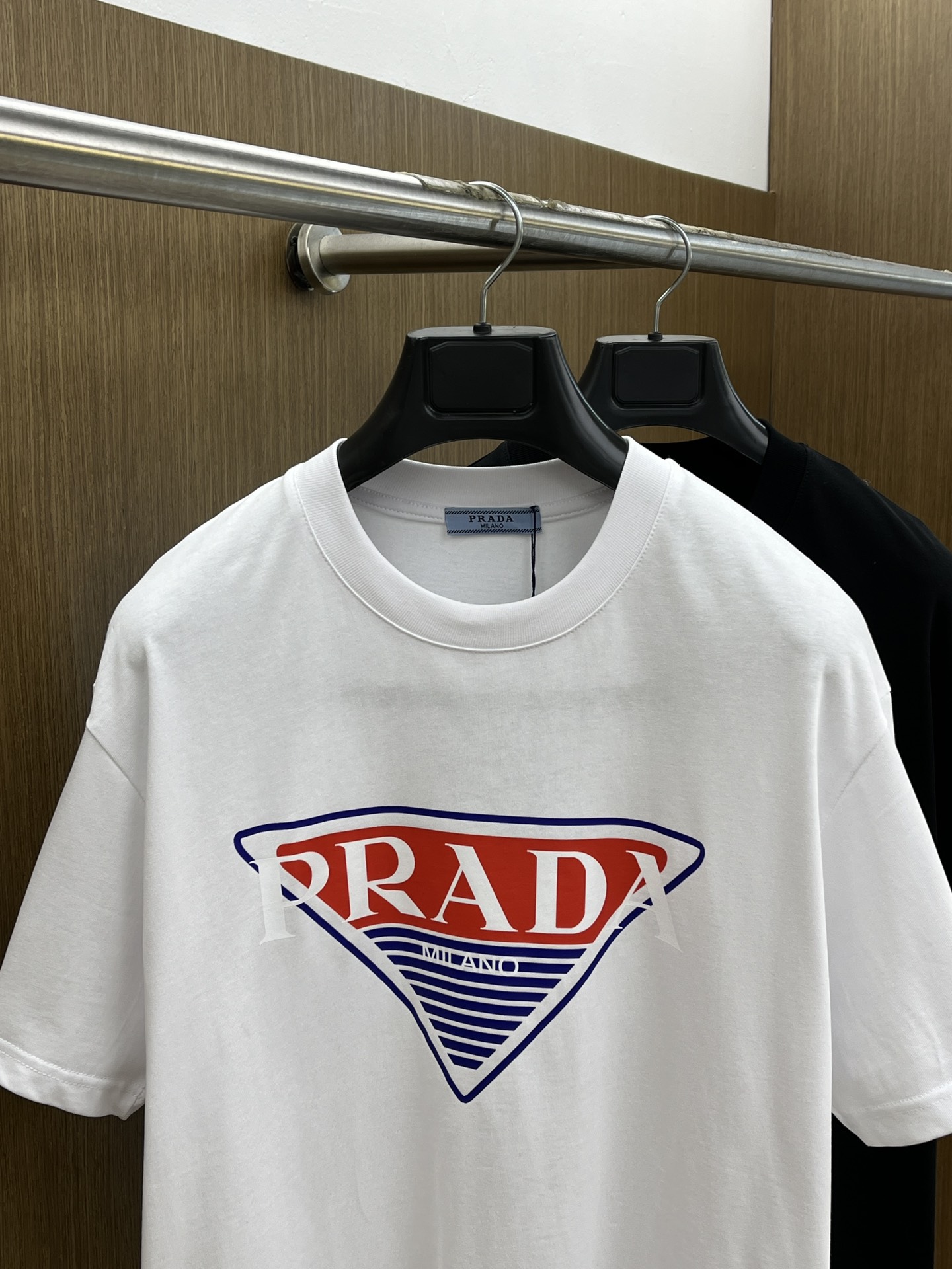 新品 PD 🔥🔥春夏新款男女同款👫短袖圆领T恤，极具个性高级风，标志logo印花工艺设计！定制纯棉面料！