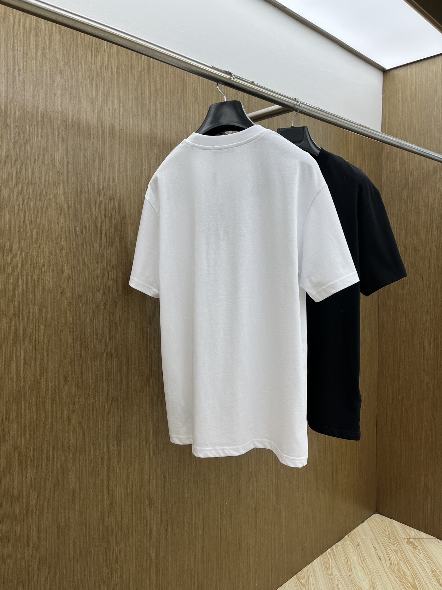 新品 PD 🔥🔥春夏新款男女同款👫短袖圆领T恤，极具个性高级风，标志logo印花工艺设计！定制纯棉面料！