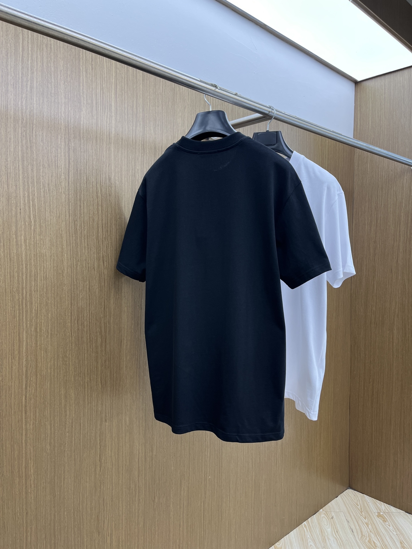 新品 PD 🔥🔥春夏新款男女同款👫短袖圆领T恤，极具个性高级风，标志logo印花工艺设计！定制纯棉面料！