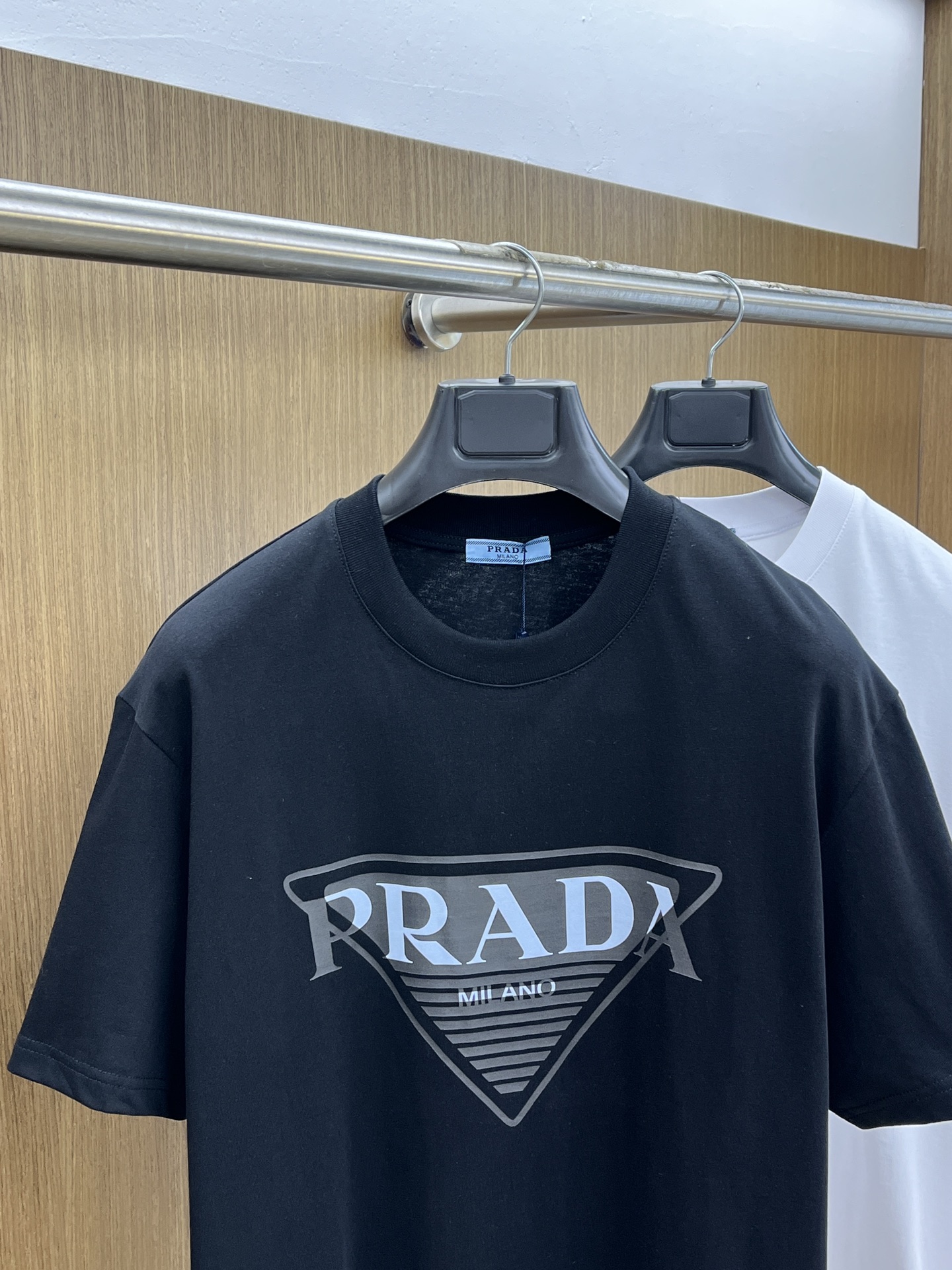 新品 PD 🔥🔥春夏新款男女同款👫短袖圆领T恤，极具个性高级风，标志logo印花工艺设计！定制纯棉面料！