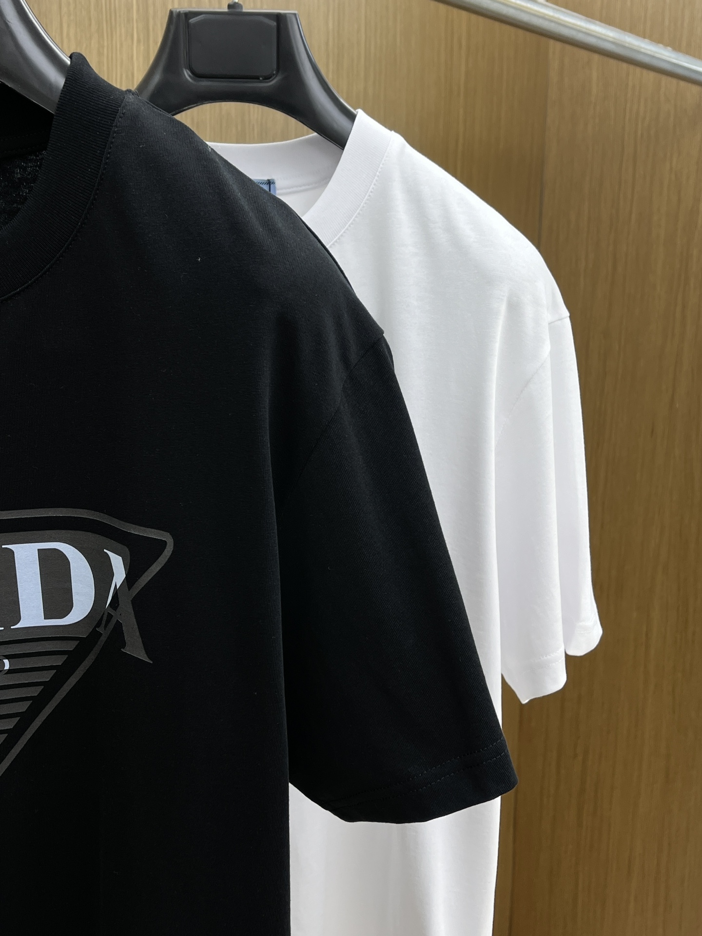 新品 PD 🔥🔥春夏新款男女同款👫短袖圆领T恤，极具个性高级风，标志logo印花工艺设计！定制纯棉面料！