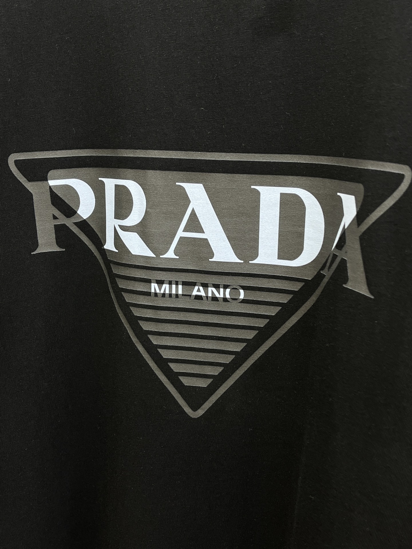 新品 PD 🔥🔥春夏新款男女同款👫短袖圆领T恤，极具个性高级风，标志logo印花工艺设计！定制纯棉面料！