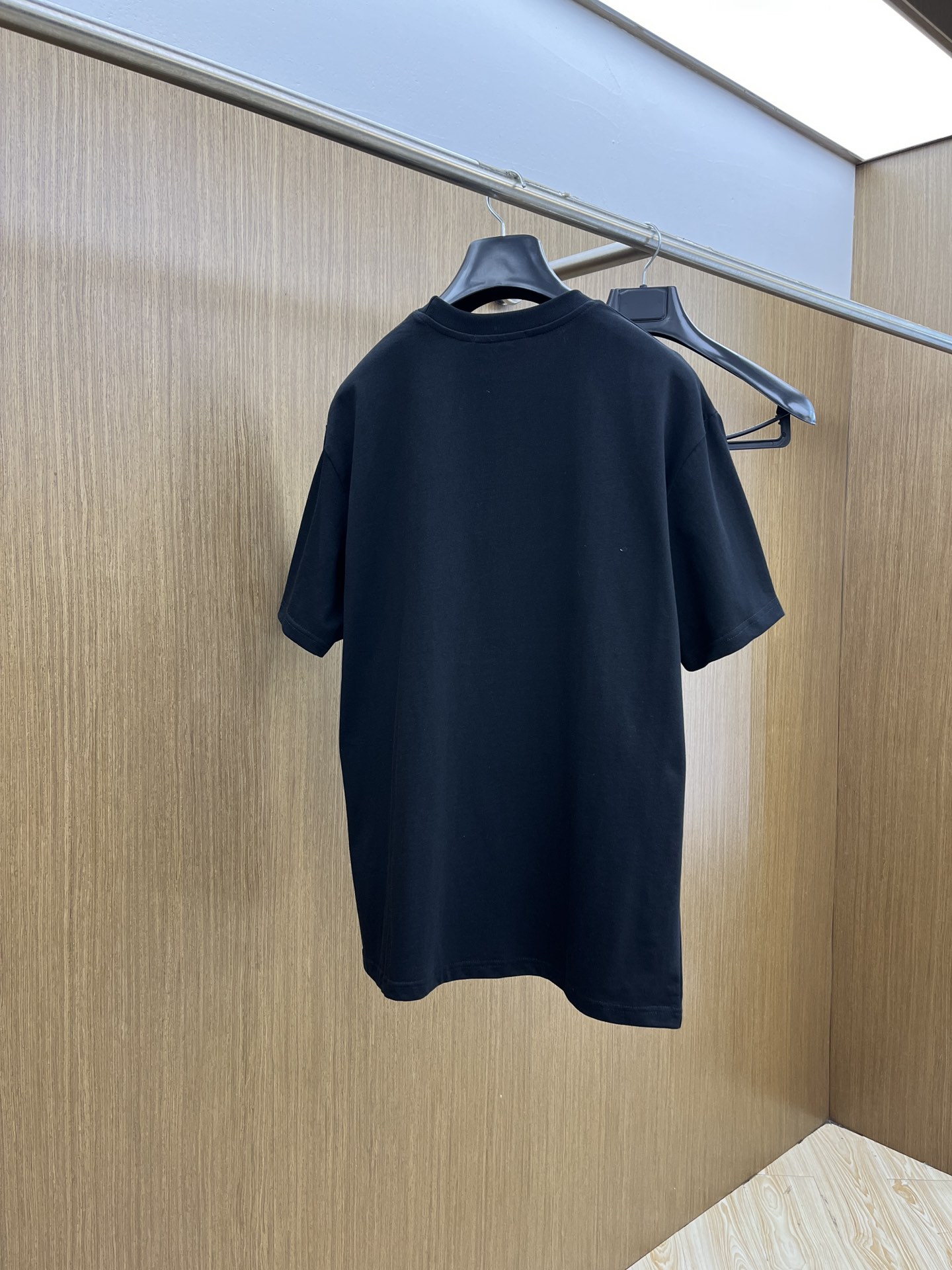 新品 Mon 🔥🔥春夏新款男女同款👫短袖圆领T恤，极具个性高级风，标志logo印花工艺设计！定制纯棉面料