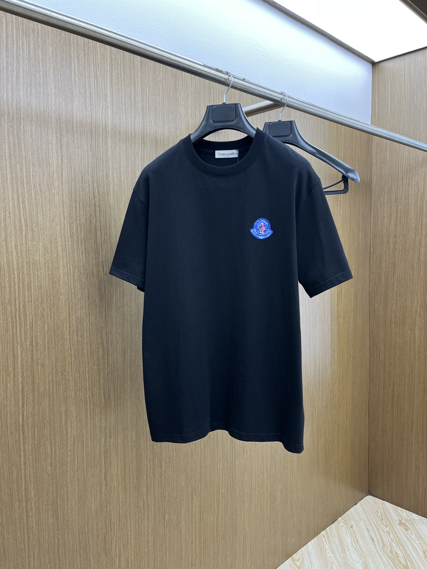 新品 Mon 🔥🔥春夏新款男女同款👫短袖圆领T恤，极具个性高级风，标志logo印花工艺设计！定制纯棉面料