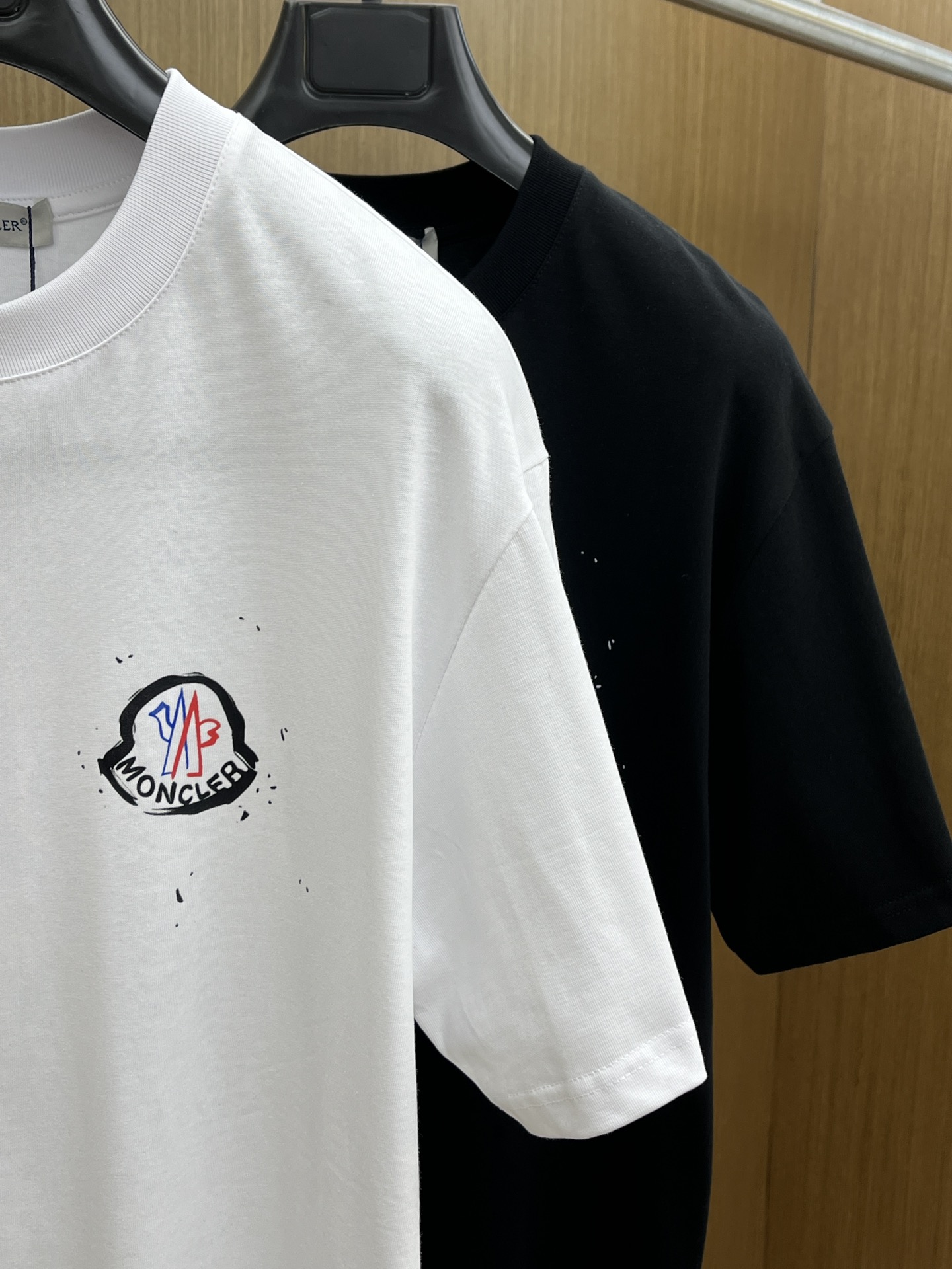 新品 Mon 🔥🔥春夏新款男女同款👫短袖圆领T恤，极具个性高级风，标志logo印花工艺设计！定制纯棉面料