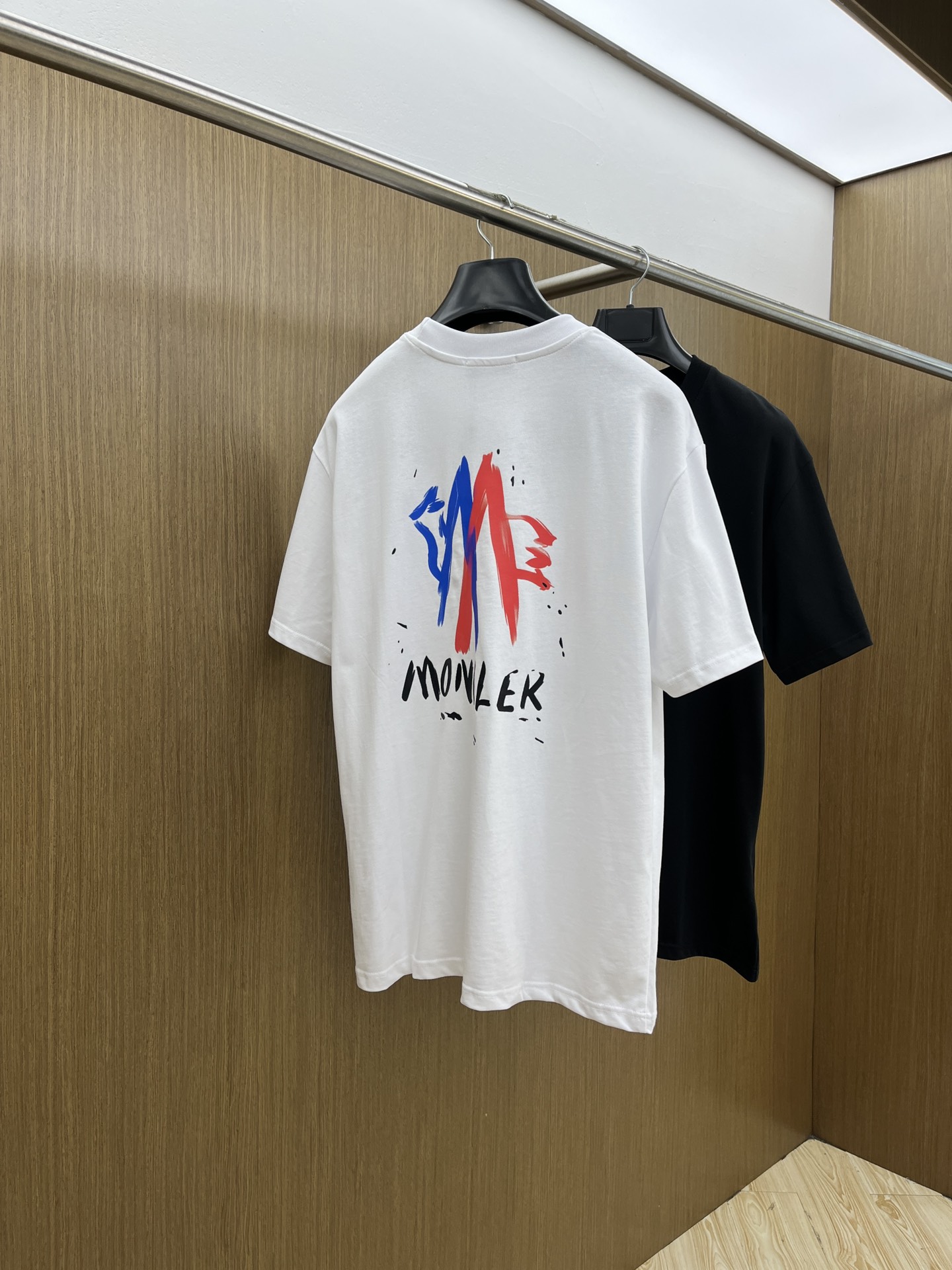 新品 Mon 🔥🔥春夏新款男女同款👫短袖圆领T恤，极具个性高级风，标志logo印花工艺设计！定制纯棉面料