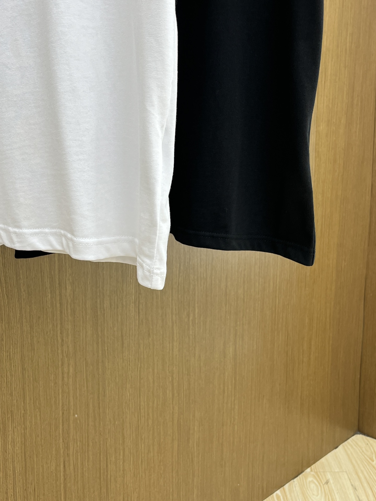 新品 Mon 🔥🔥春夏新款男女同款👫短袖圆领T恤，极具个性高级风，标志logo印花工艺设计！定制纯棉面料