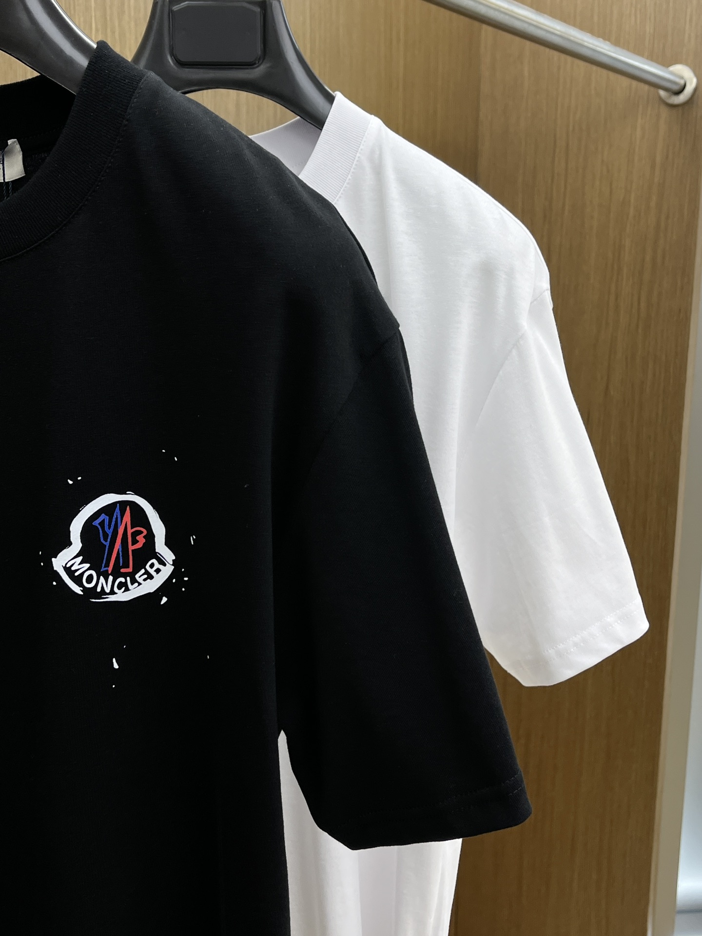 新品 Mon 🔥🔥春夏新款男女同款👫短袖圆领T恤，极具个性高级风，标志logo印花工艺设计！定制纯棉面料