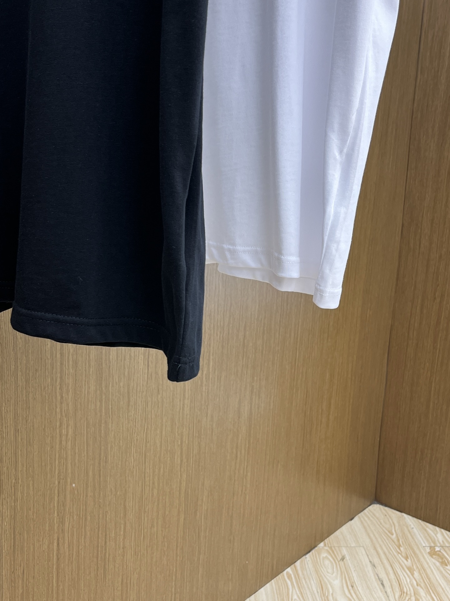 新品 Mon 🔥🔥春夏新款男女同款👫短袖圆领T恤，极具个性高级风，标志logo印花工艺设计！定制纯棉面料