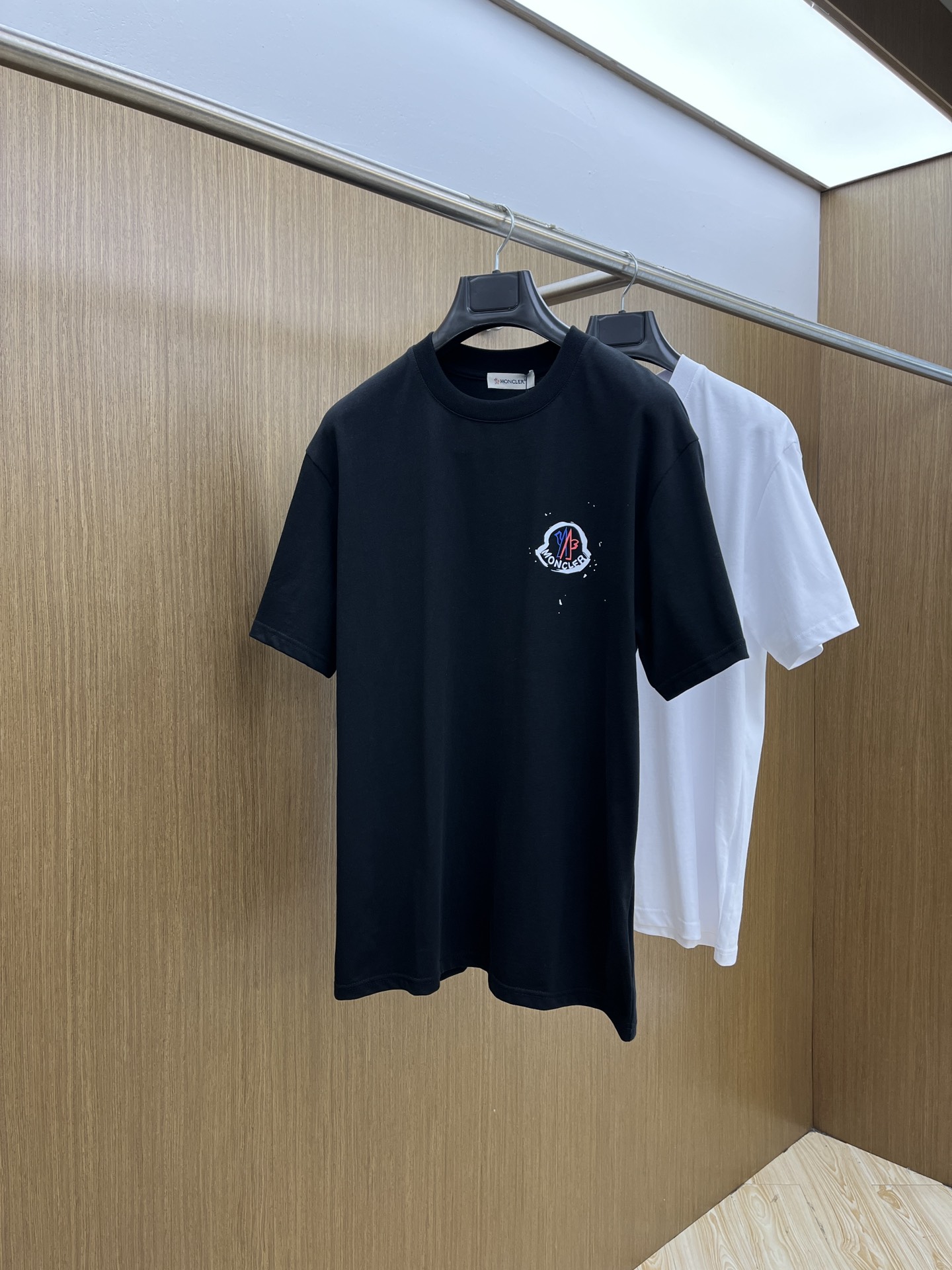 新品 Mon 🔥🔥春夏新款男女同款👫短袖圆领T恤，极具个性高级风，标志logo印花工艺设计！定制纯棉面料