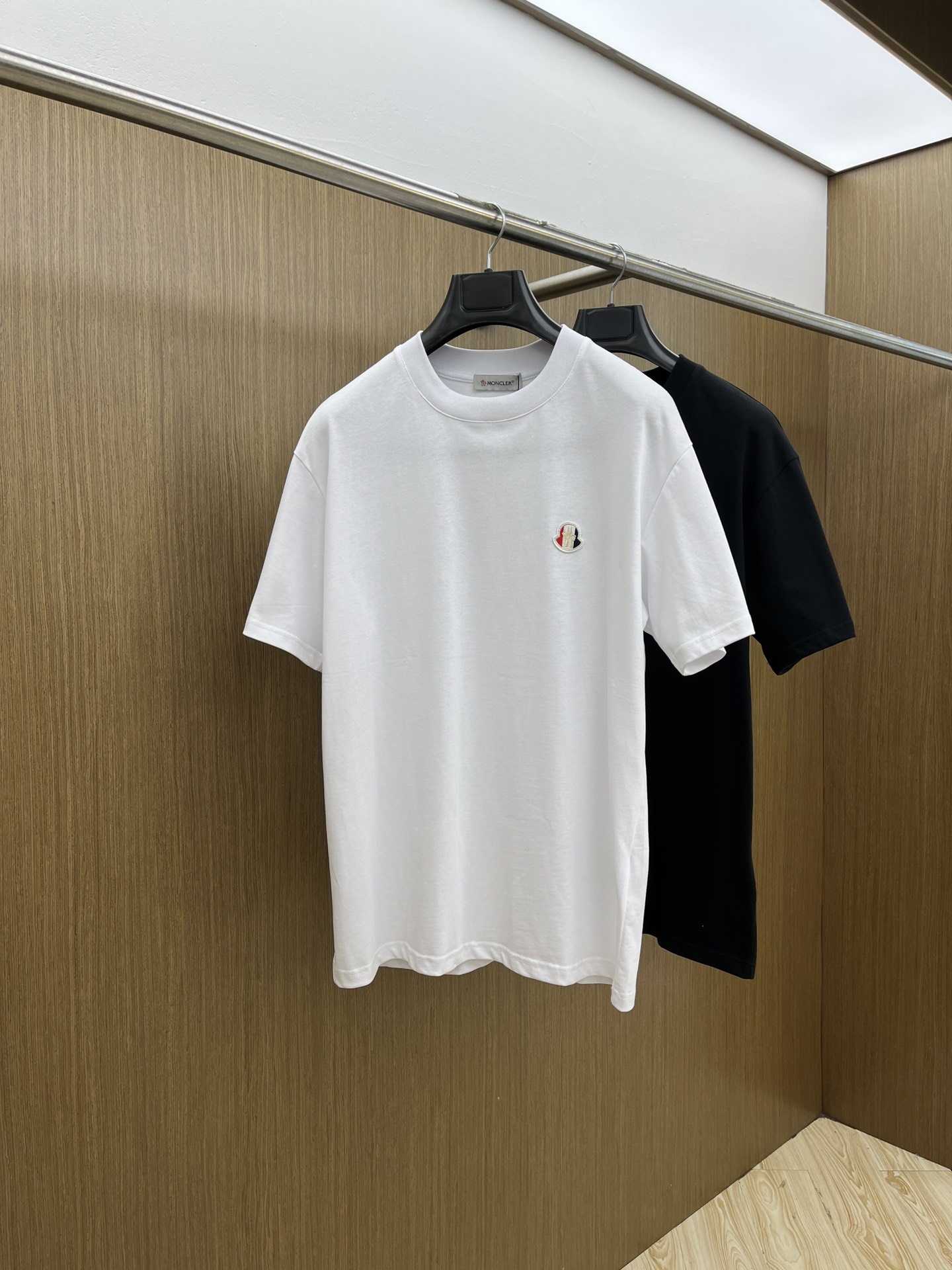 新品 Mon 🔥🔥春夏新款男女同款👫短袖圆领T恤，极具个性高级风，标志logo印花工艺设计！定制纯棉面料