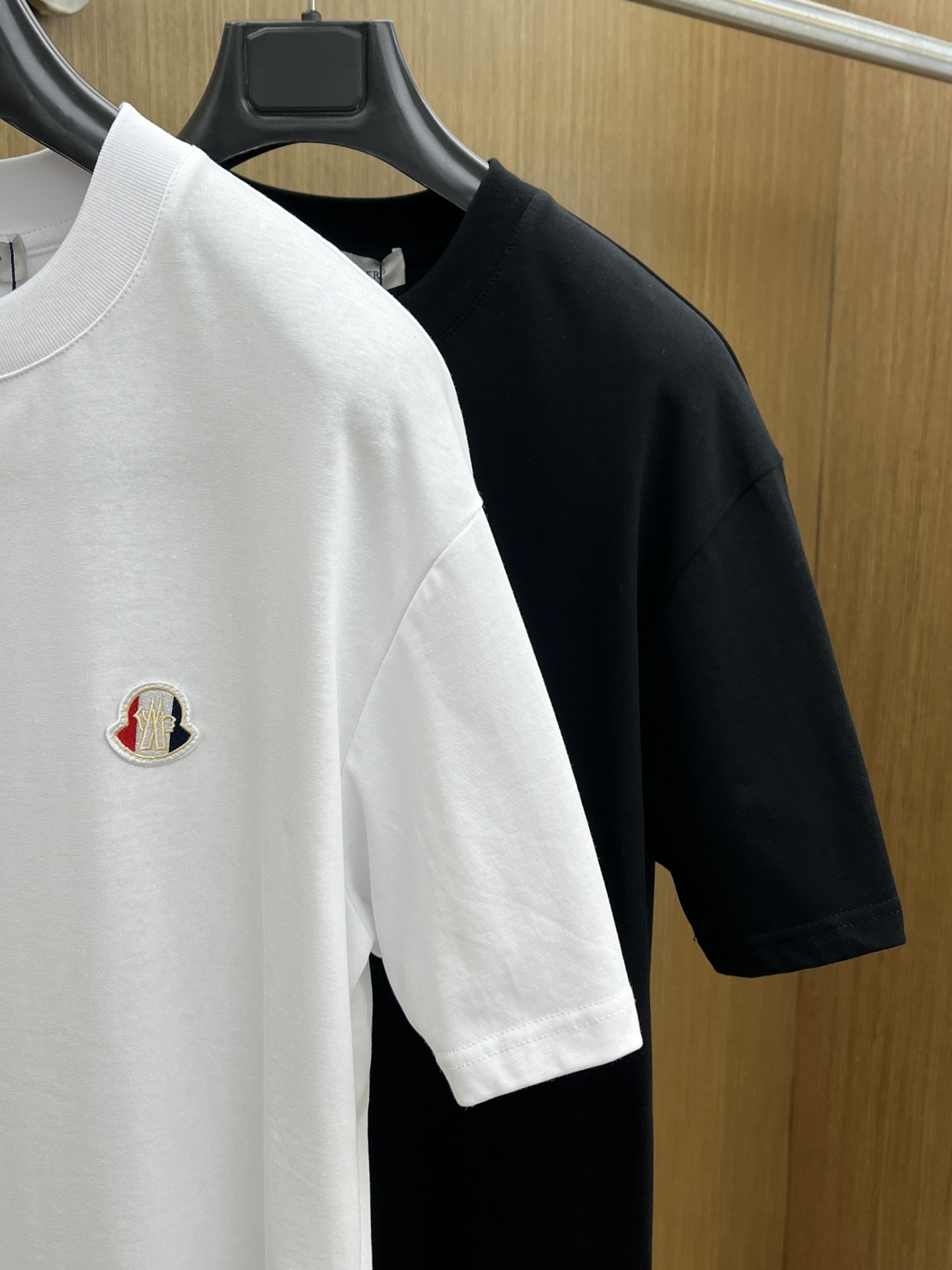 新品 Mon 🔥🔥春夏新款男女同款👫短袖圆领T恤，极具个性高级风，标志logo印花工艺设计！定制纯棉面料