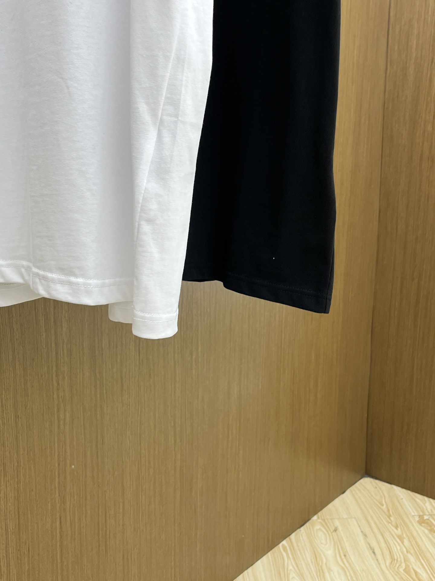 新品 Mon 🔥🔥春夏新款男女同款👫短袖圆领T恤，极具个性高级风，标志logo印花工艺设计！定制纯棉面料