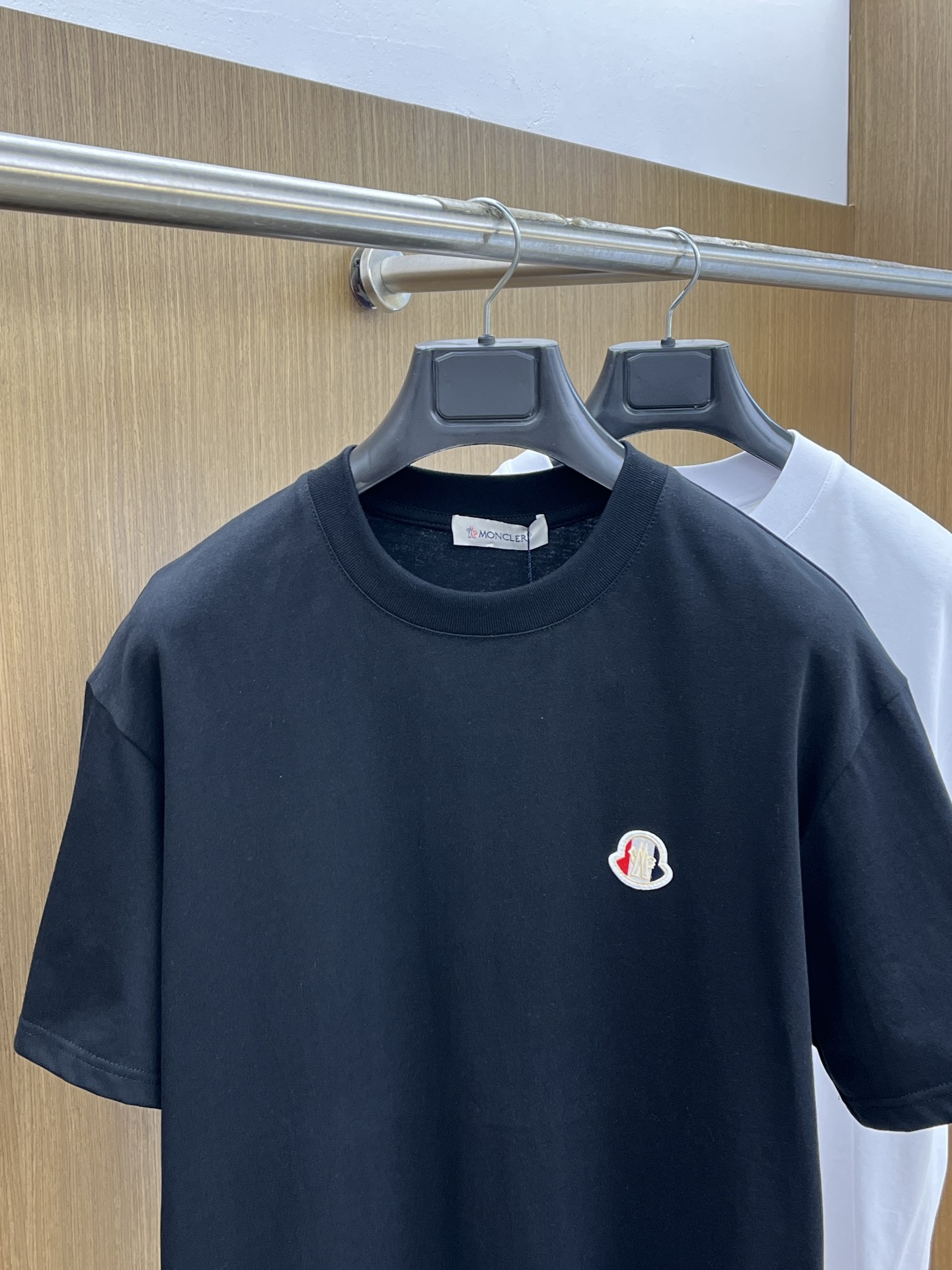 新品 Mon 🔥🔥春夏新款男女同款👫短袖圆领T恤，极具个性高级风，标志logo印花工艺设计！定制纯棉面料