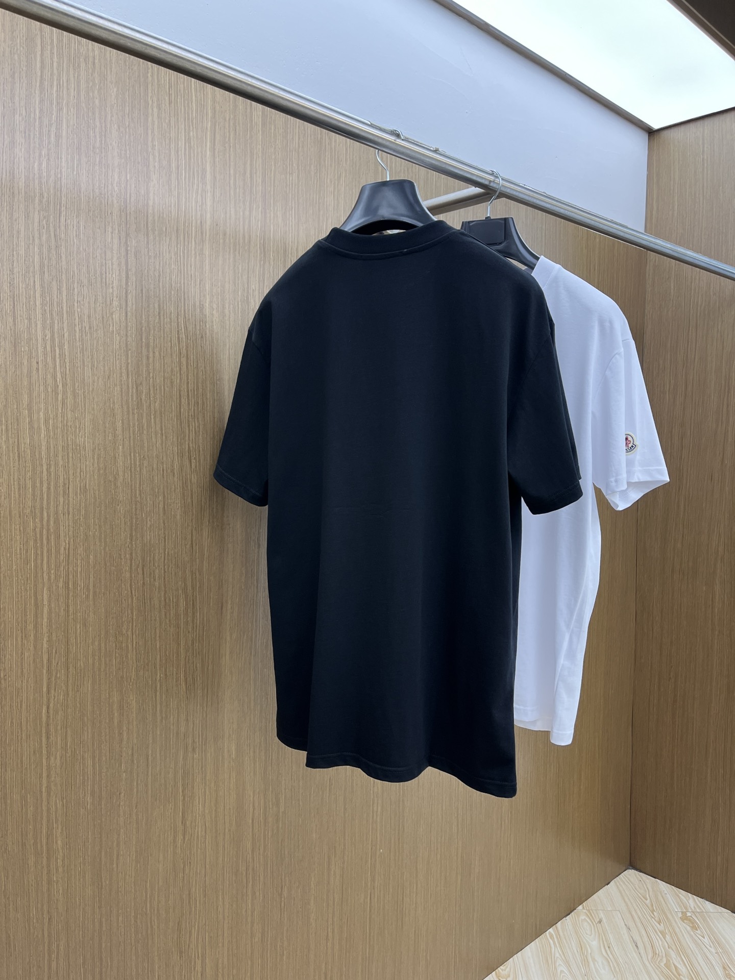 新品 Mon 🔥🔥春夏新款男女同款👫短袖圆领T恤，极具个性高级风，标志logo印花工艺设计！定制纯棉面料