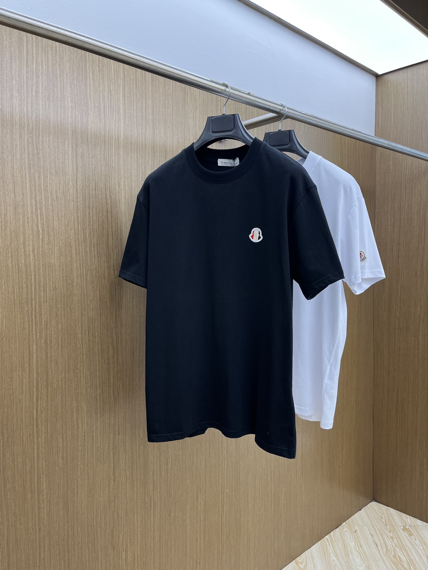 新品 Mon 🔥🔥春夏新款男女同款👫短袖圆领T恤，极具个性高级风，标志logo印花工艺设计！定制纯棉面料