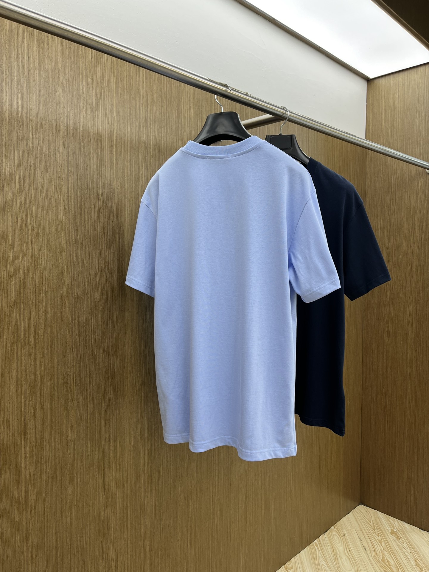 新品 Mon 🔥🔥春夏新款男女同款👫短袖圆领T恤，极具个性高级风，标志logo印花工艺设计！定制纯棉面料