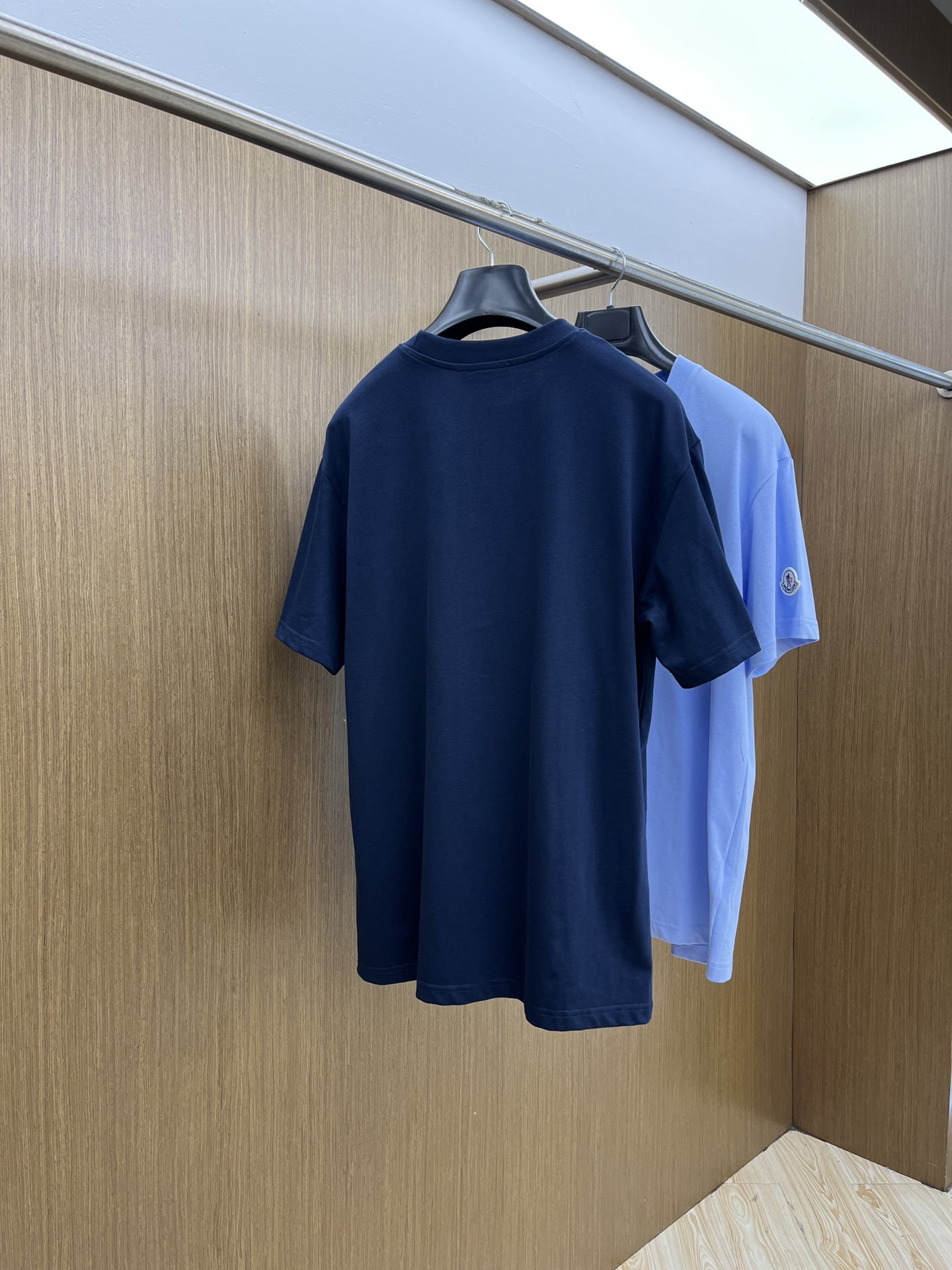 新品 Mon 🔥🔥春夏新款男女同款👫短袖圆领T恤，极具个性高级风，标志logo印花工艺设计！定制纯棉面料