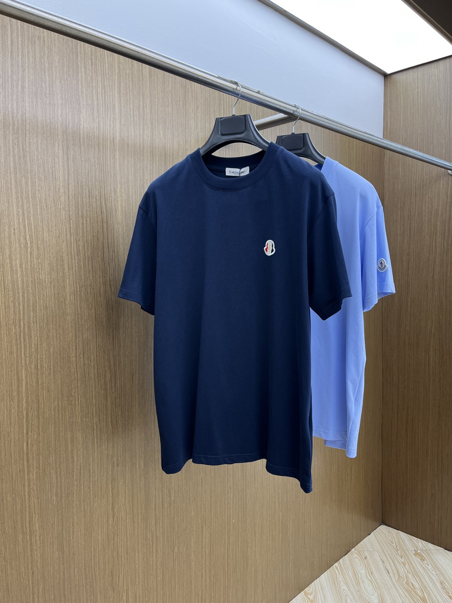 新品 Mon 🔥🔥春夏新款男女同款👫短袖圆领T恤，极具个性高级风，标志logo印花工艺设计！定制纯棉面料