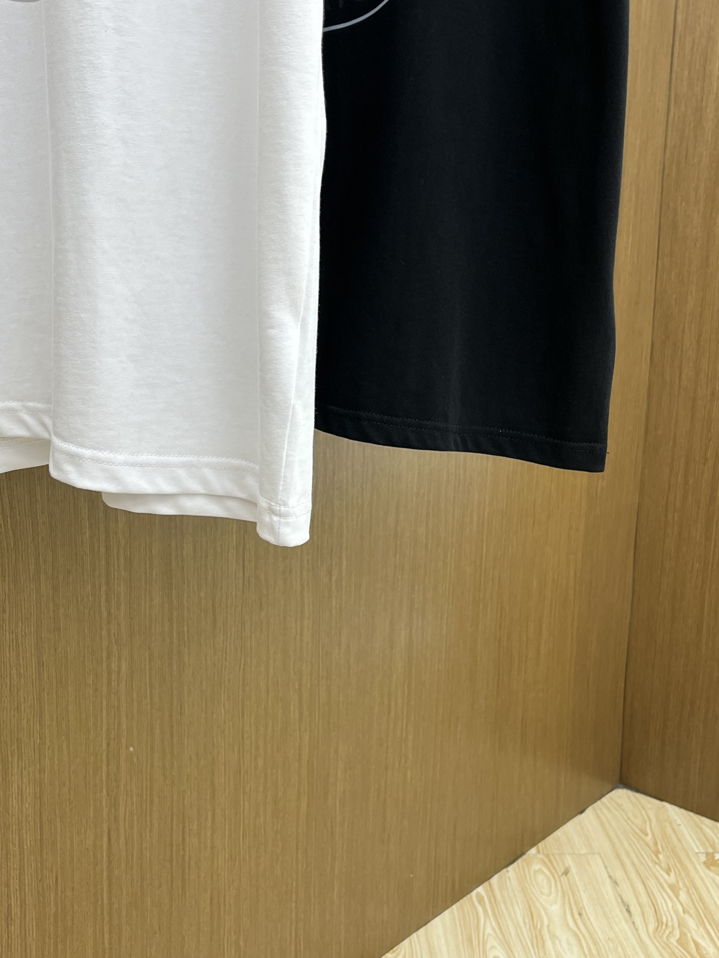 新品 CD 🔥🔥春夏新款男女同款👫短袖圆领T恤，极具个性高级风，标志logo印花工艺设计！定制纯棉面料！