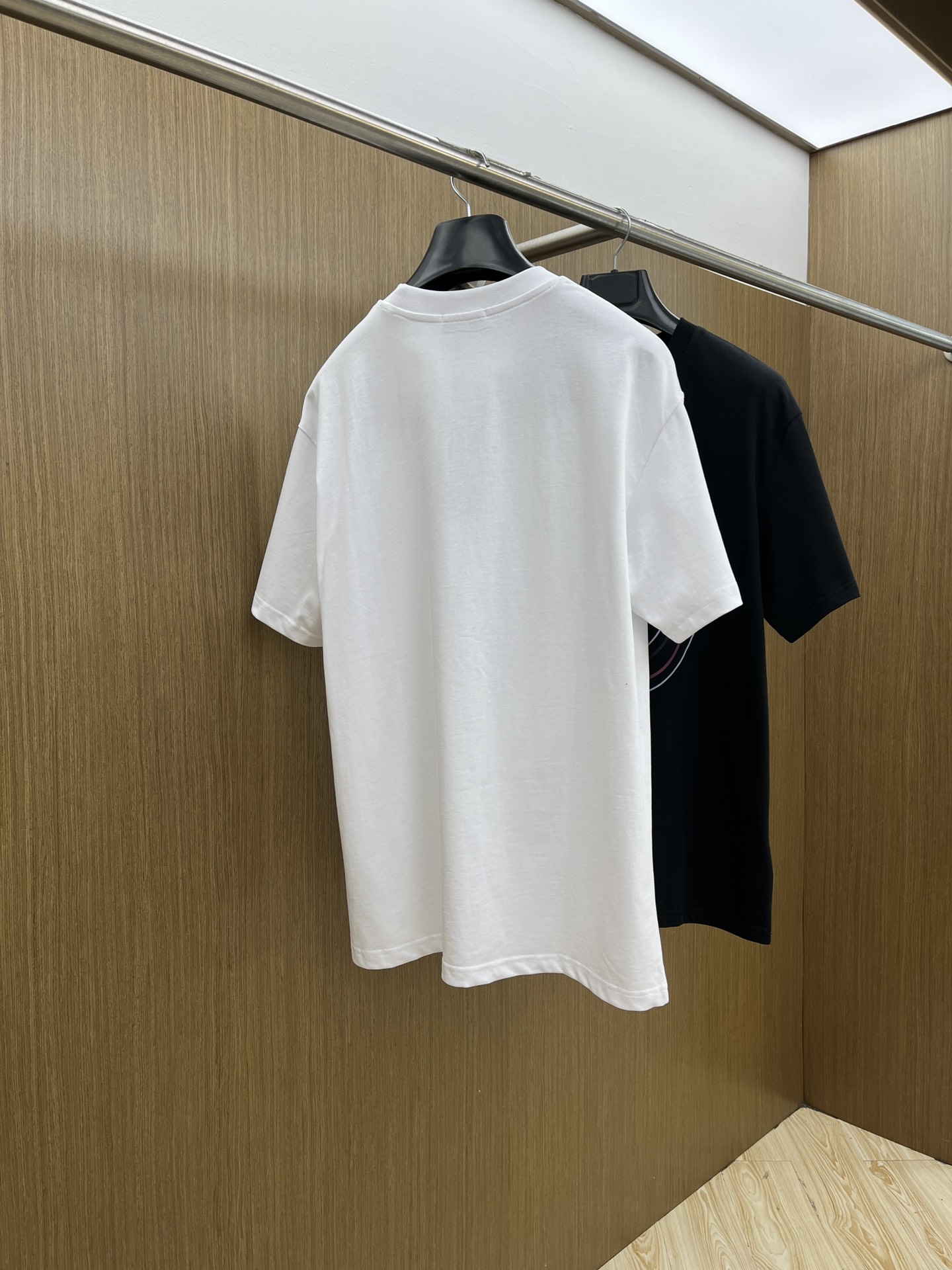 新品 CD 🔥🔥春夏新款男女同款👫短袖圆领T恤，极具个性高级风，标志logo印花工艺设计！定制纯棉面料！