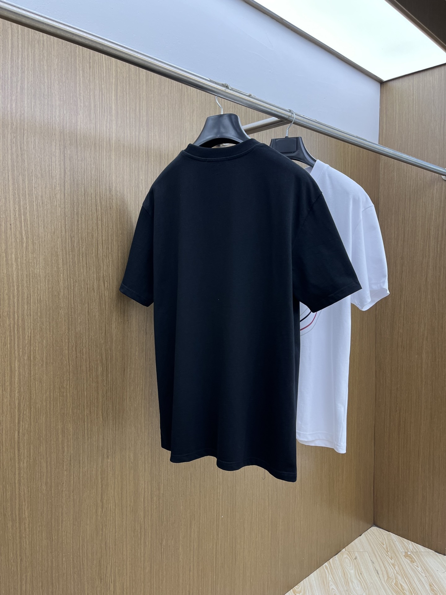 新品 CD 🔥🔥春夏新款男女同款👫短袖圆领T恤，极具个性高级风，标志logo印花工艺设计！定制纯棉面料！