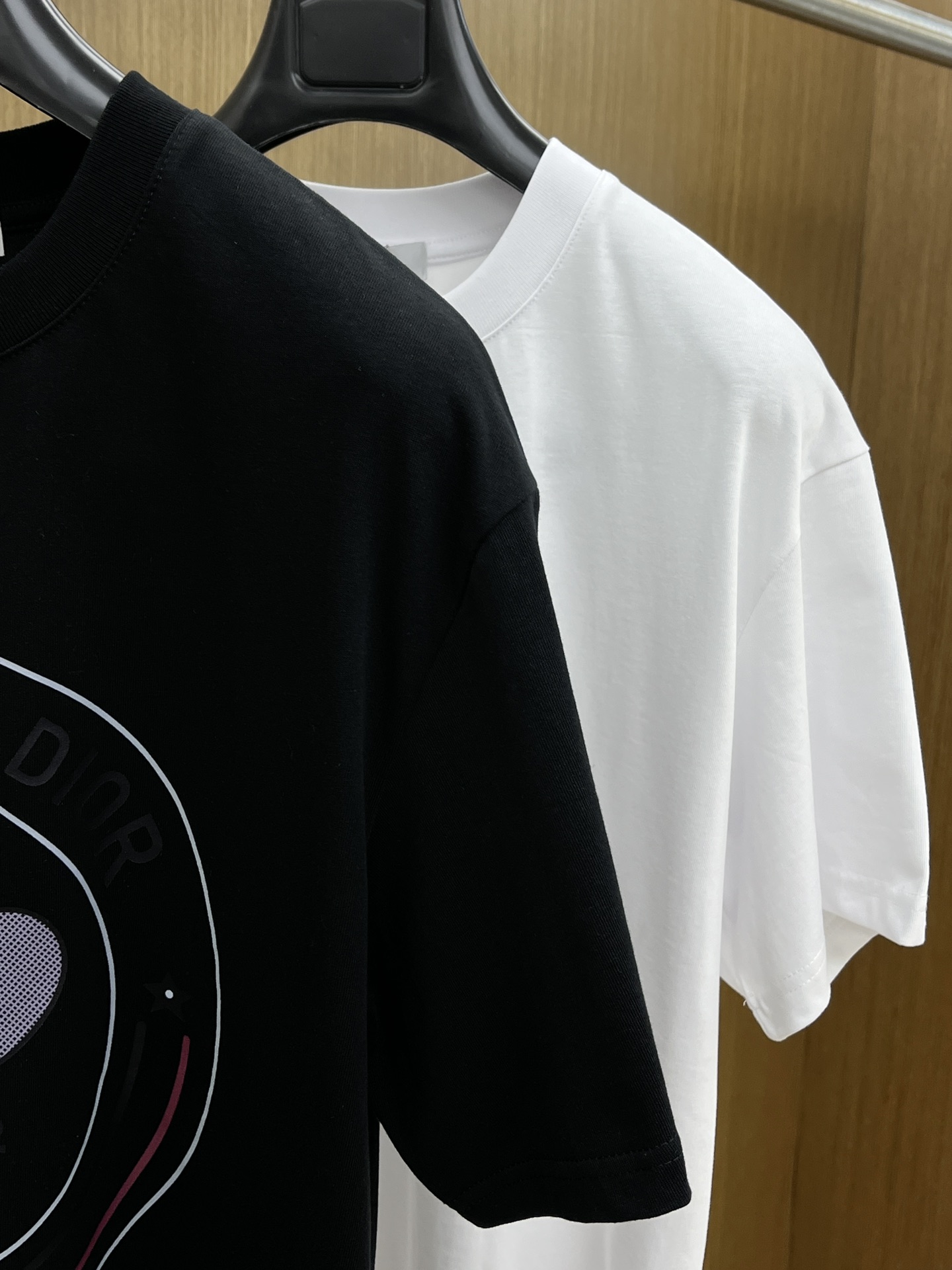 新品 CD 🔥🔥春夏新款男女同款👫短袖圆领T恤，极具个性高级风，标志logo印花工艺设计！定制纯棉面料！