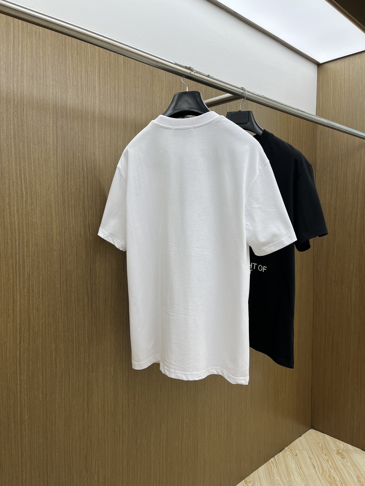 新品 STO🔥🔥春夏新款男女同款👫短袖圆领T恤，极具个性高级风，标志logo印花工艺设计！定制纯棉面料！