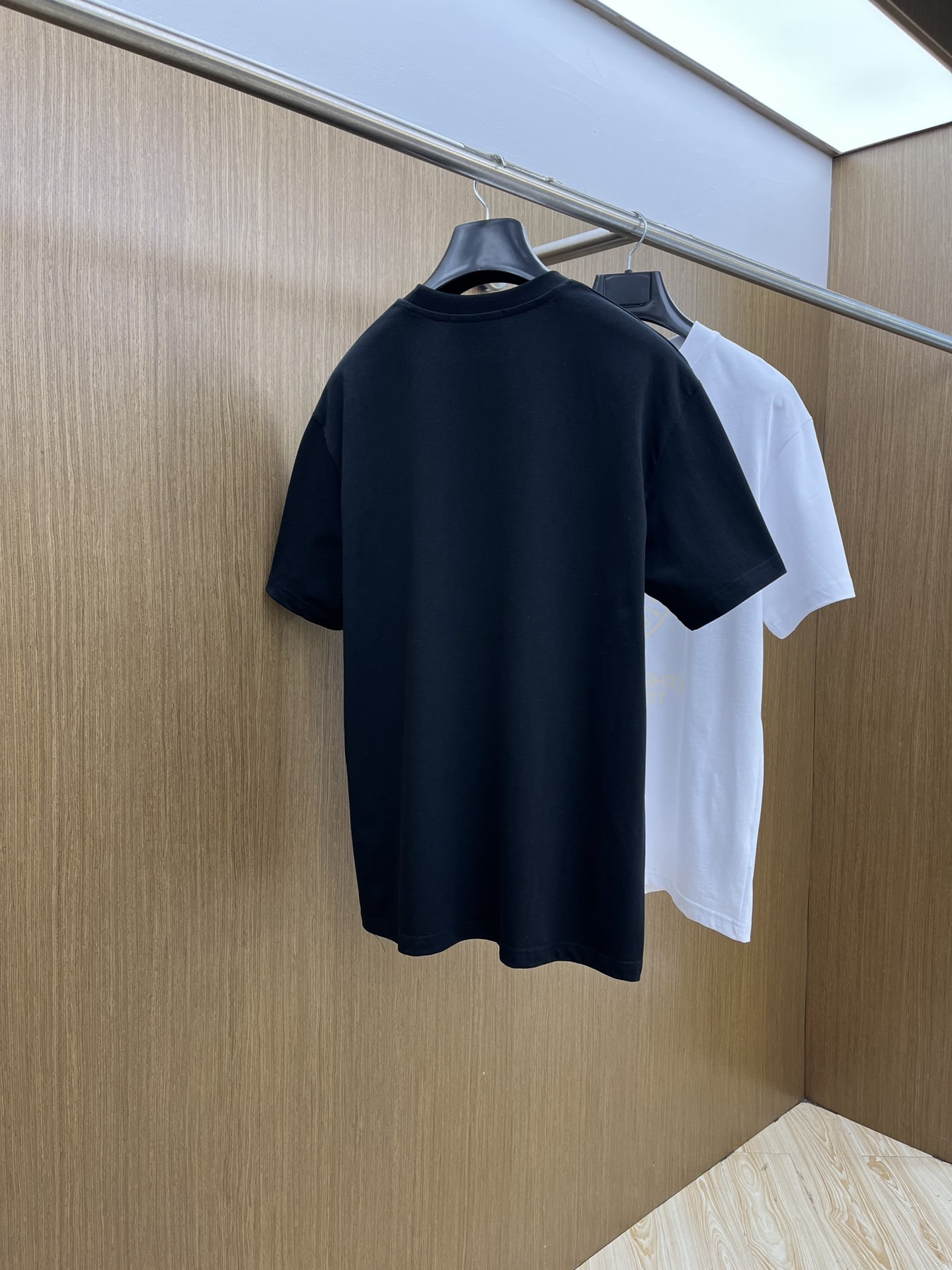 新品 STO 🔥🔥春夏新款男女同款👫短袖圆领T恤，极具个性高级风，标志logo印花工艺设计！定制纯棉面料