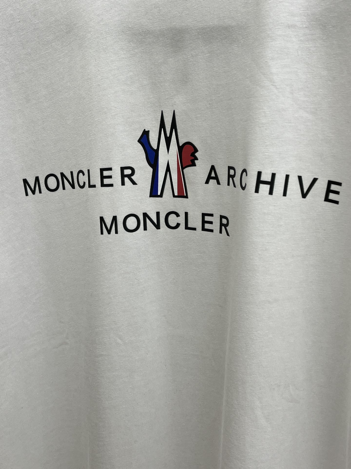 新品 Mon 🔥🔥春夏新款男女同款👫短袖圆领T恤，极具个性高级风，标志logo印花工艺设计！定制纯棉面料